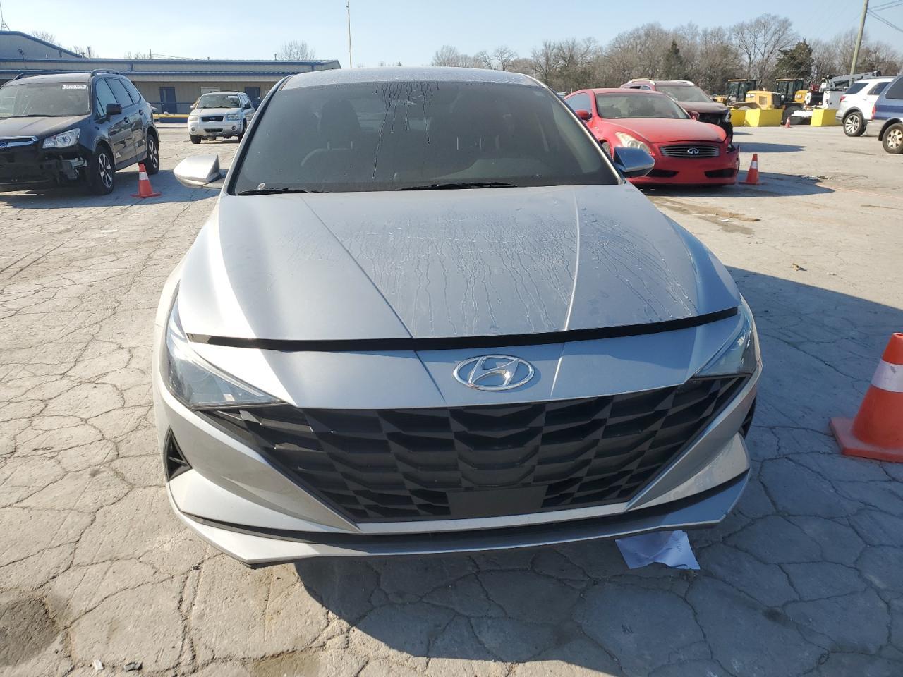 2023 HYUNDAI ELANTRA SE - Image 5