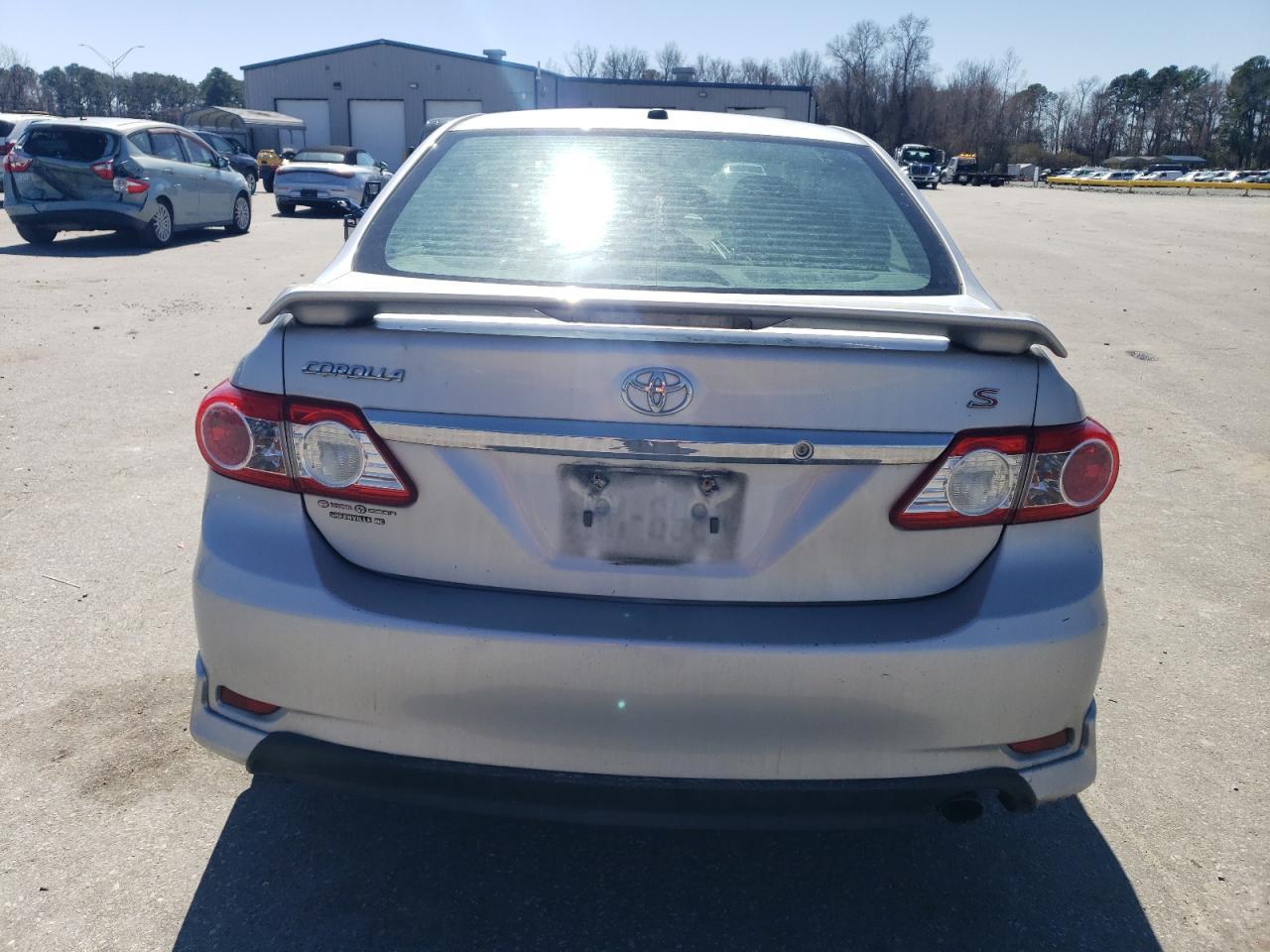 2013 TOYOTA COROLLA BA - Фото 6