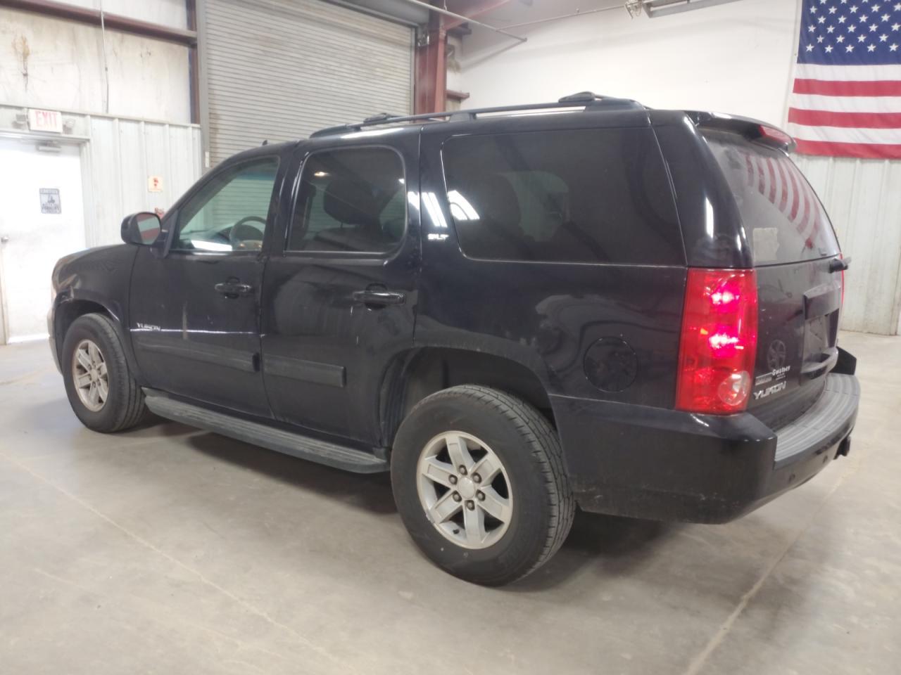 2012 GMC YUKON SLT - Image 2