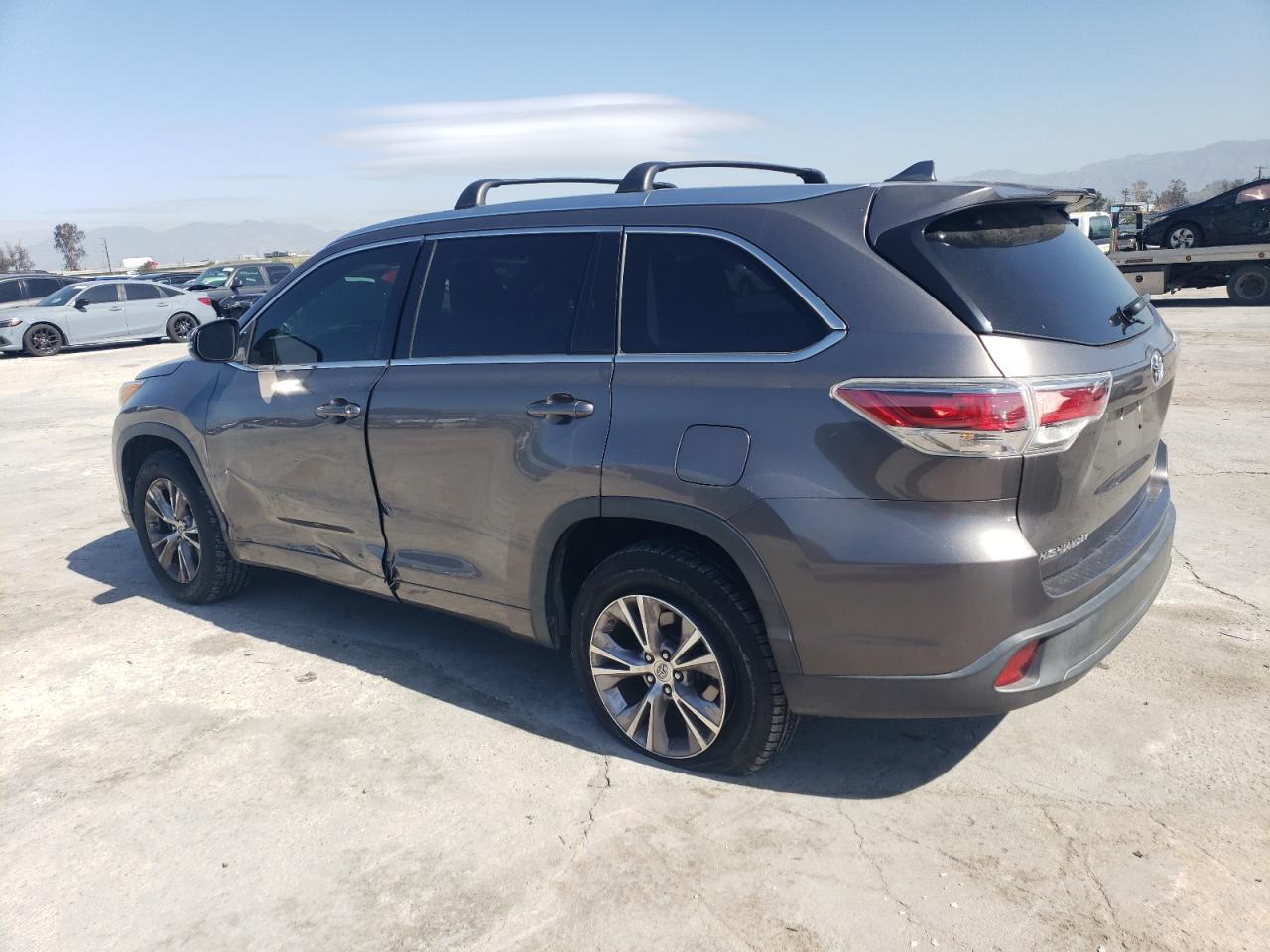 2015 TOYOTA HIGHLANDER - Фото 2