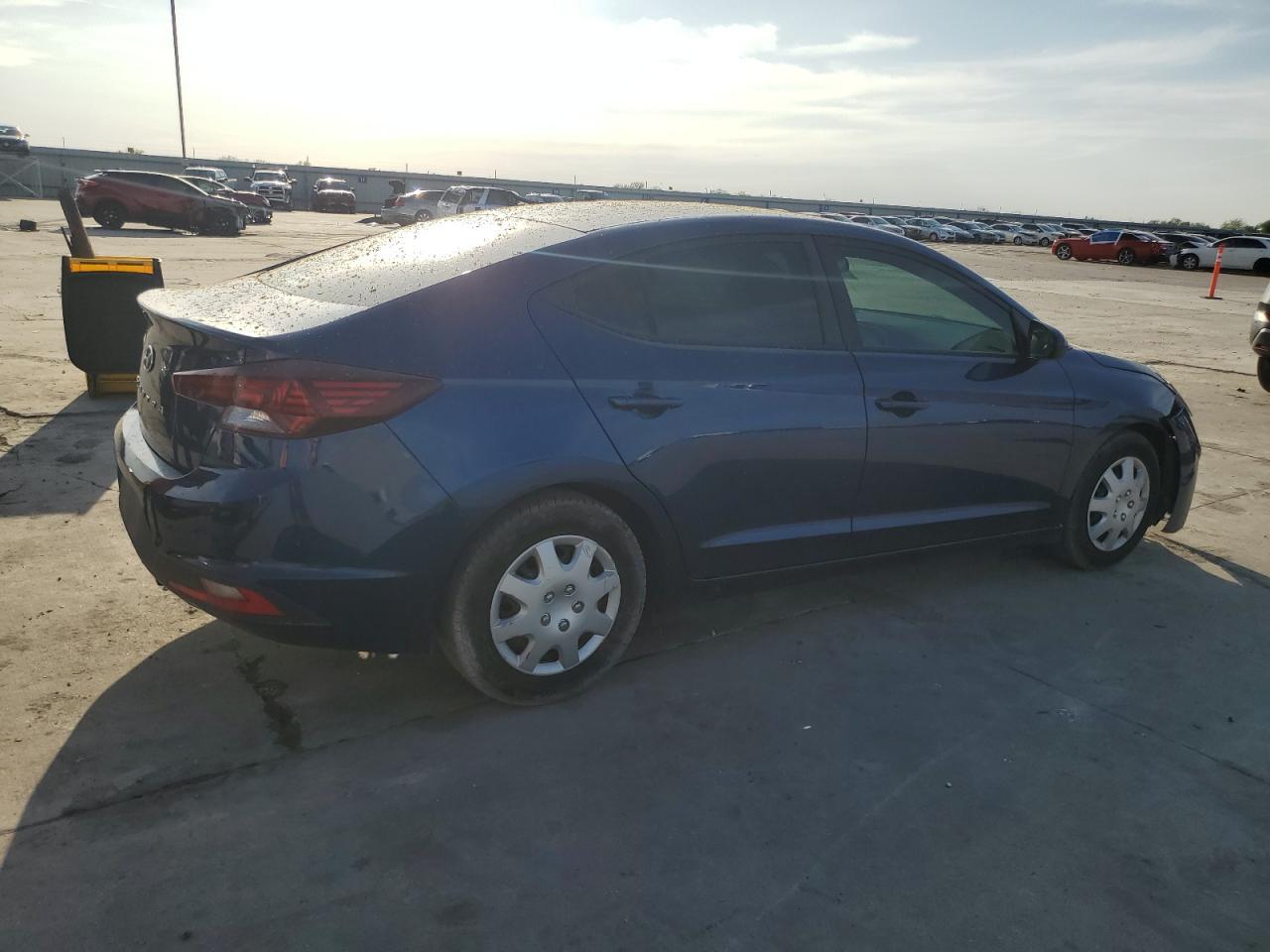 2019 HYUNDAI ELANTRA SE - Фото 3