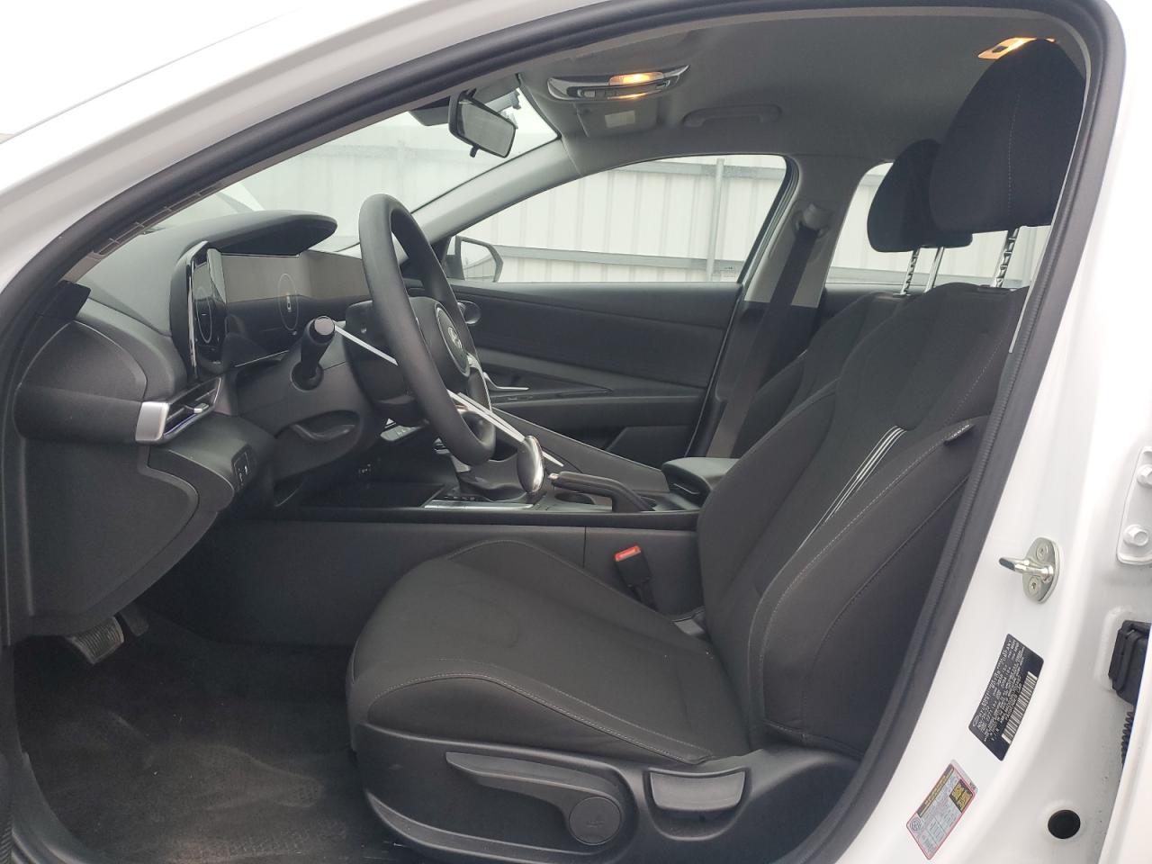 2024 HYUNDAI ELANTRA SE - Фото 7