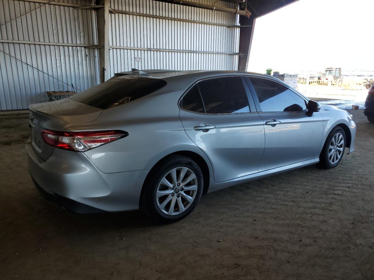 2020 TOYOTA CAMRY LE - Фото 3