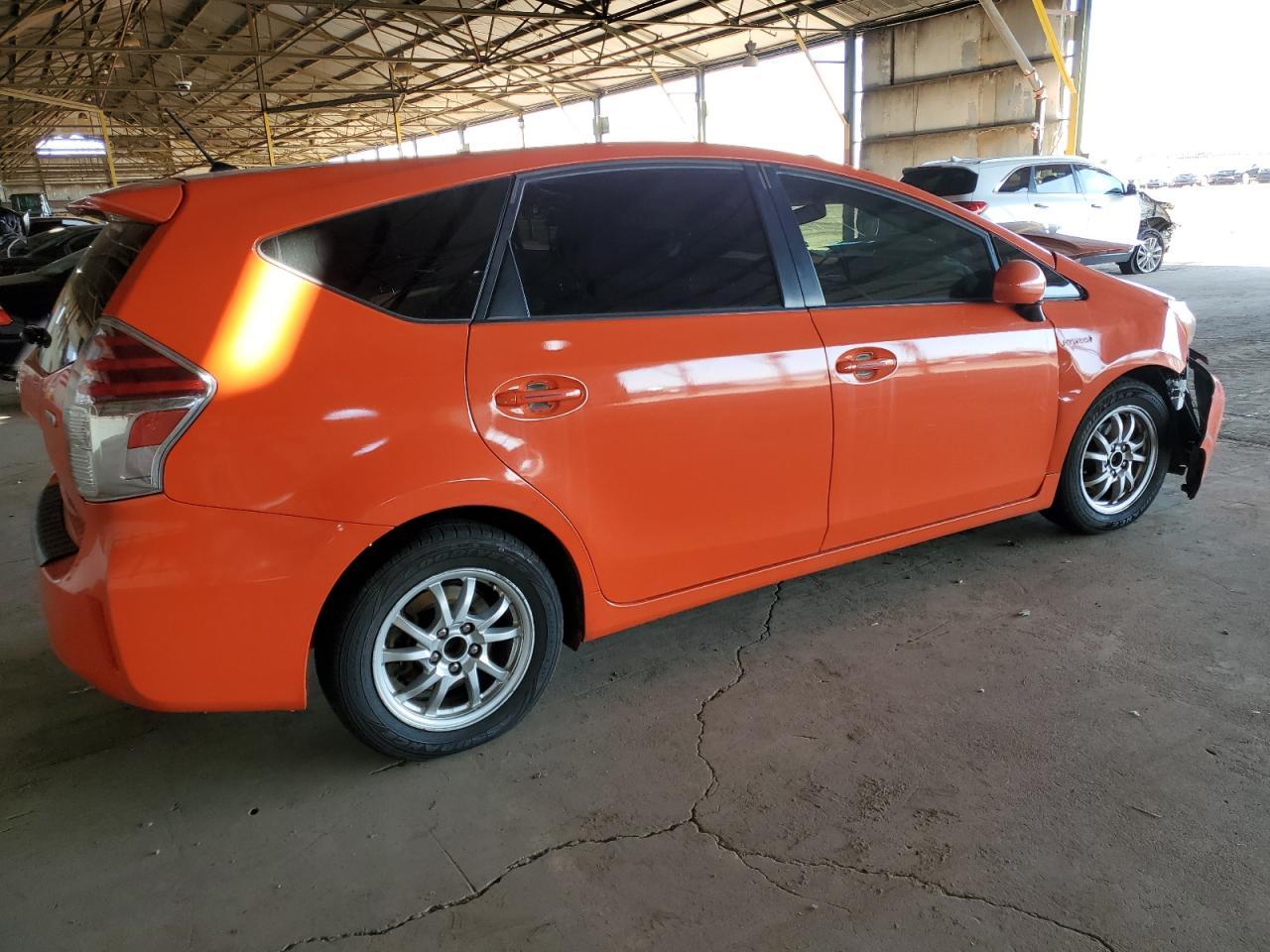 2015 TOYOTA PRIUS V - Фото 3