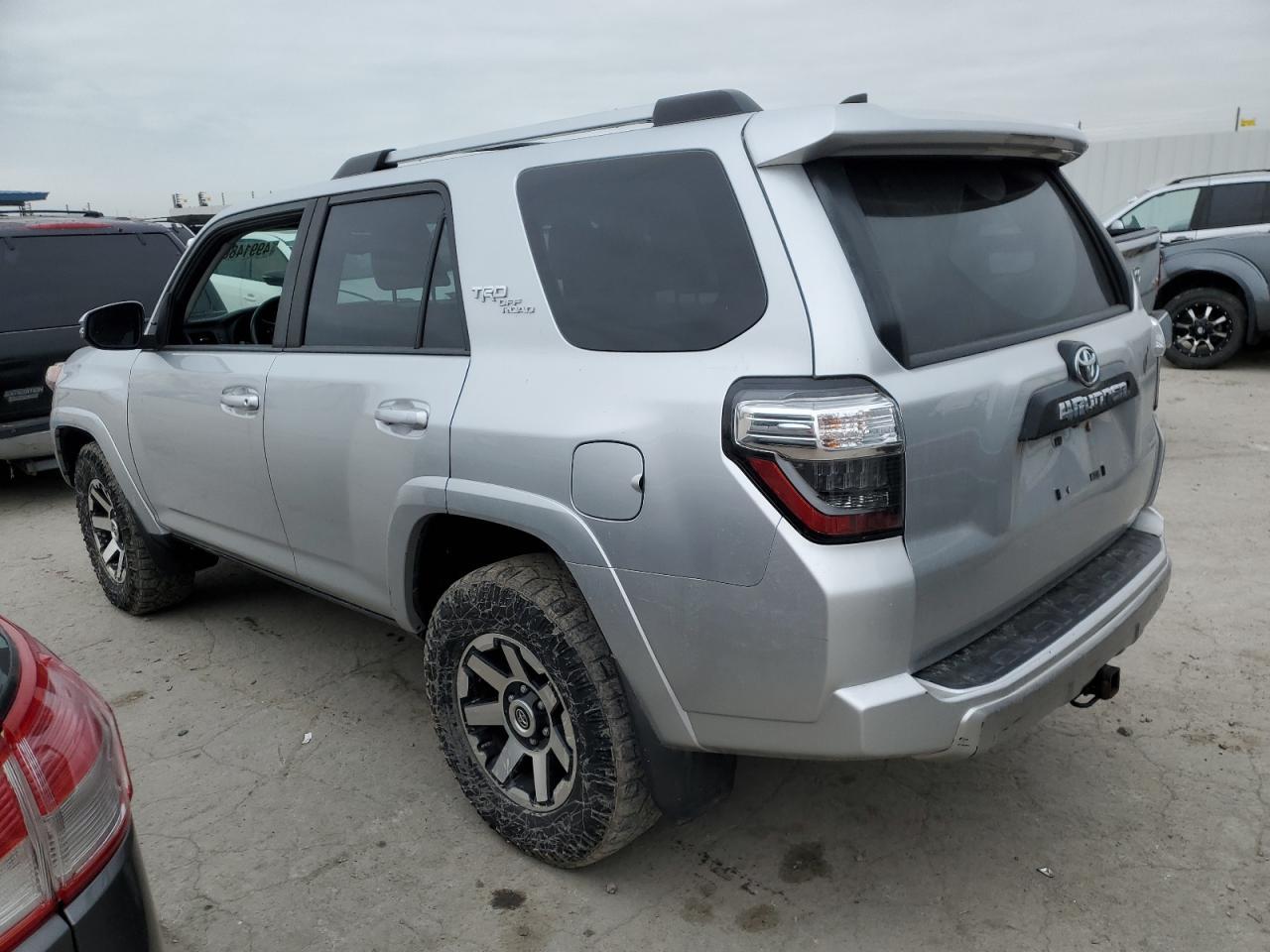 2017 TOYOTA 4RUNNER SR - Image 2