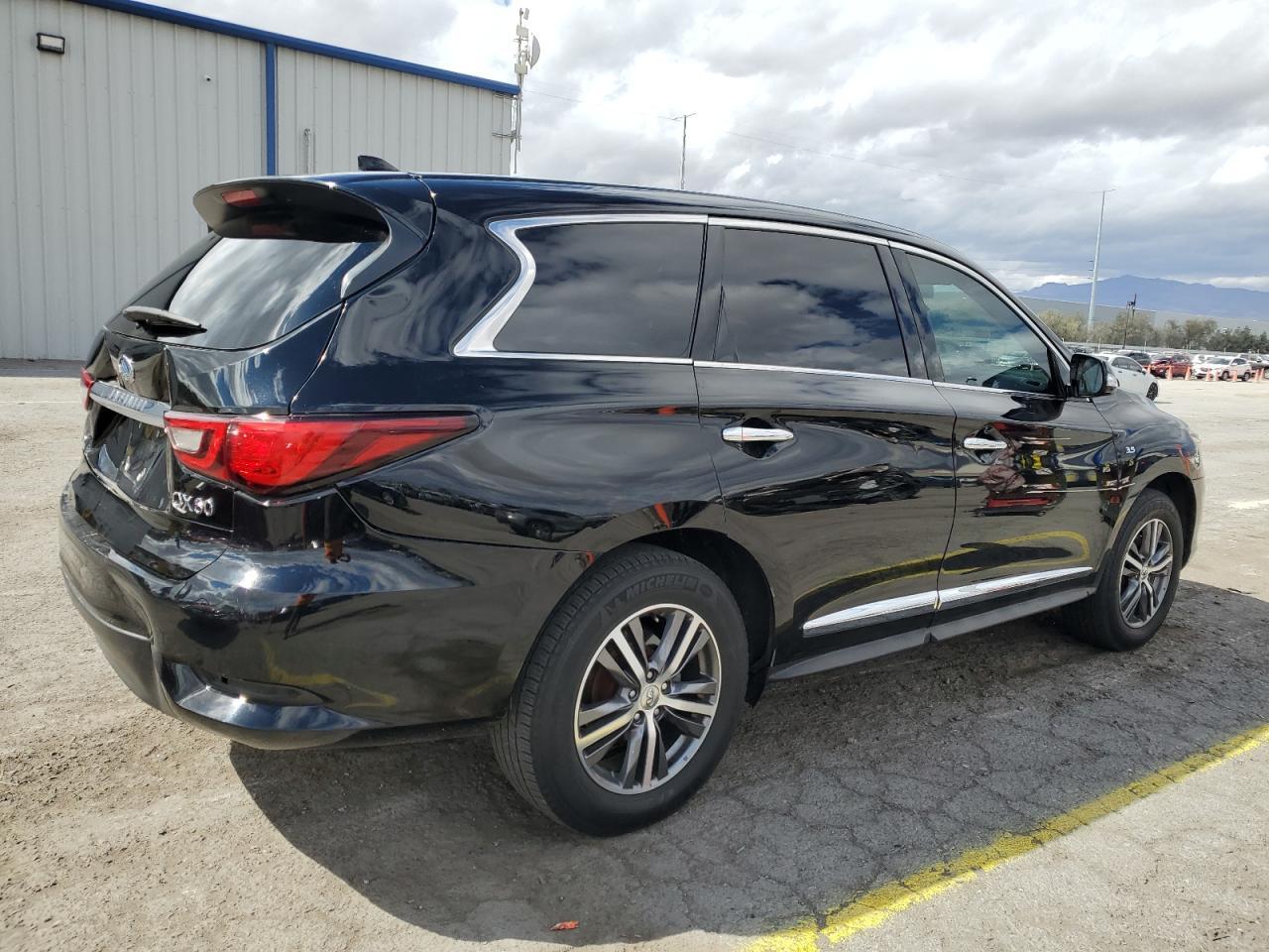 2019 INFINITI QX60 LUXE - Image 3