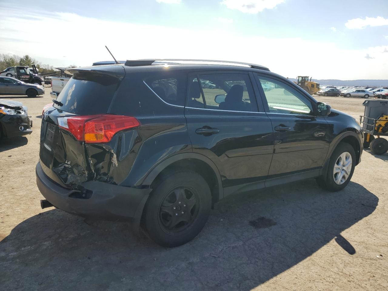 2015 TOYOTA RAV4 LE - Фото 3