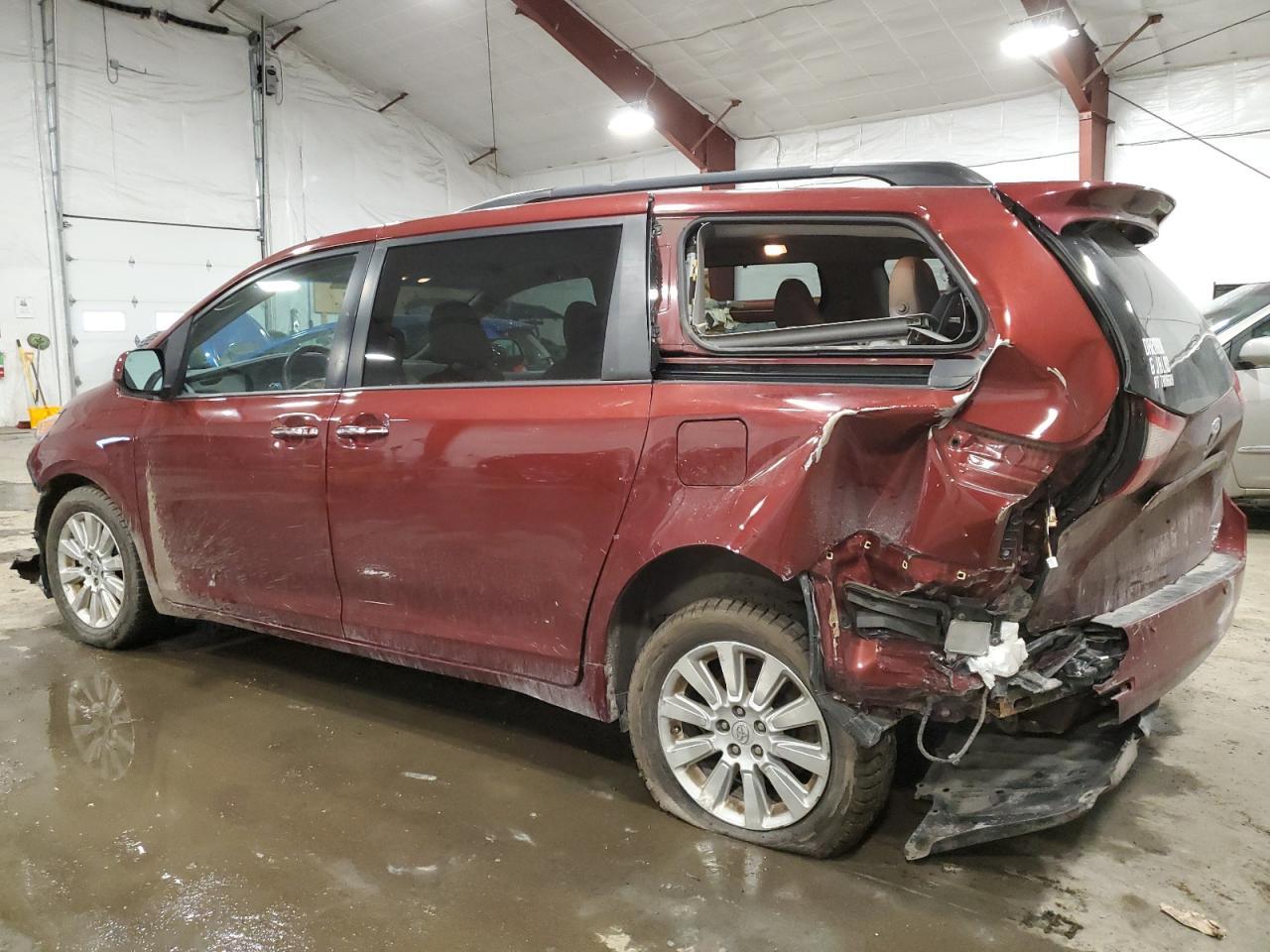 2015 TOYOTA SIENNA XLE - Фото 2