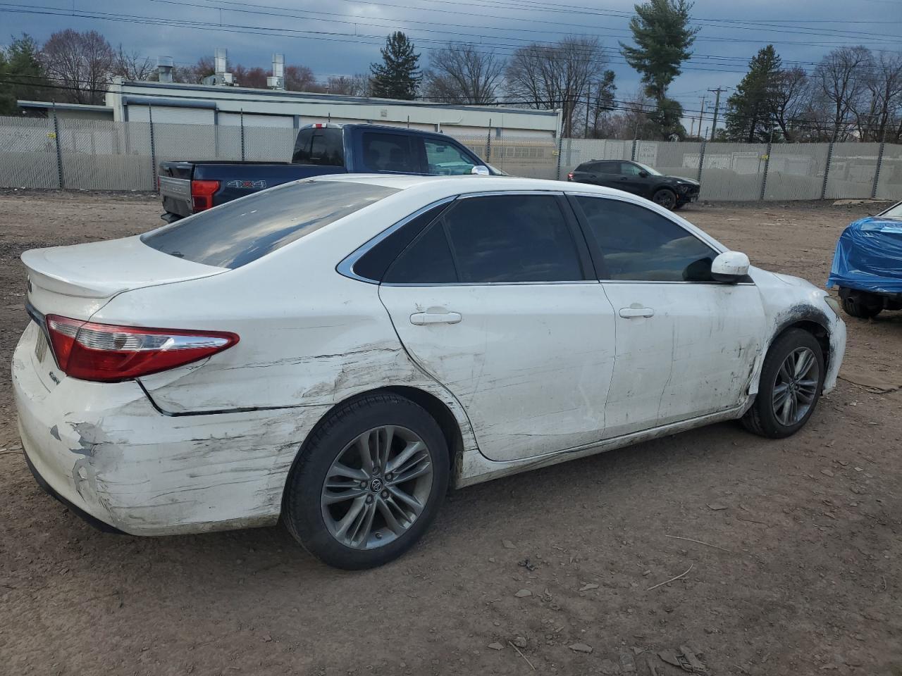 2016 TOYOTA CAMRY LE - Image 3