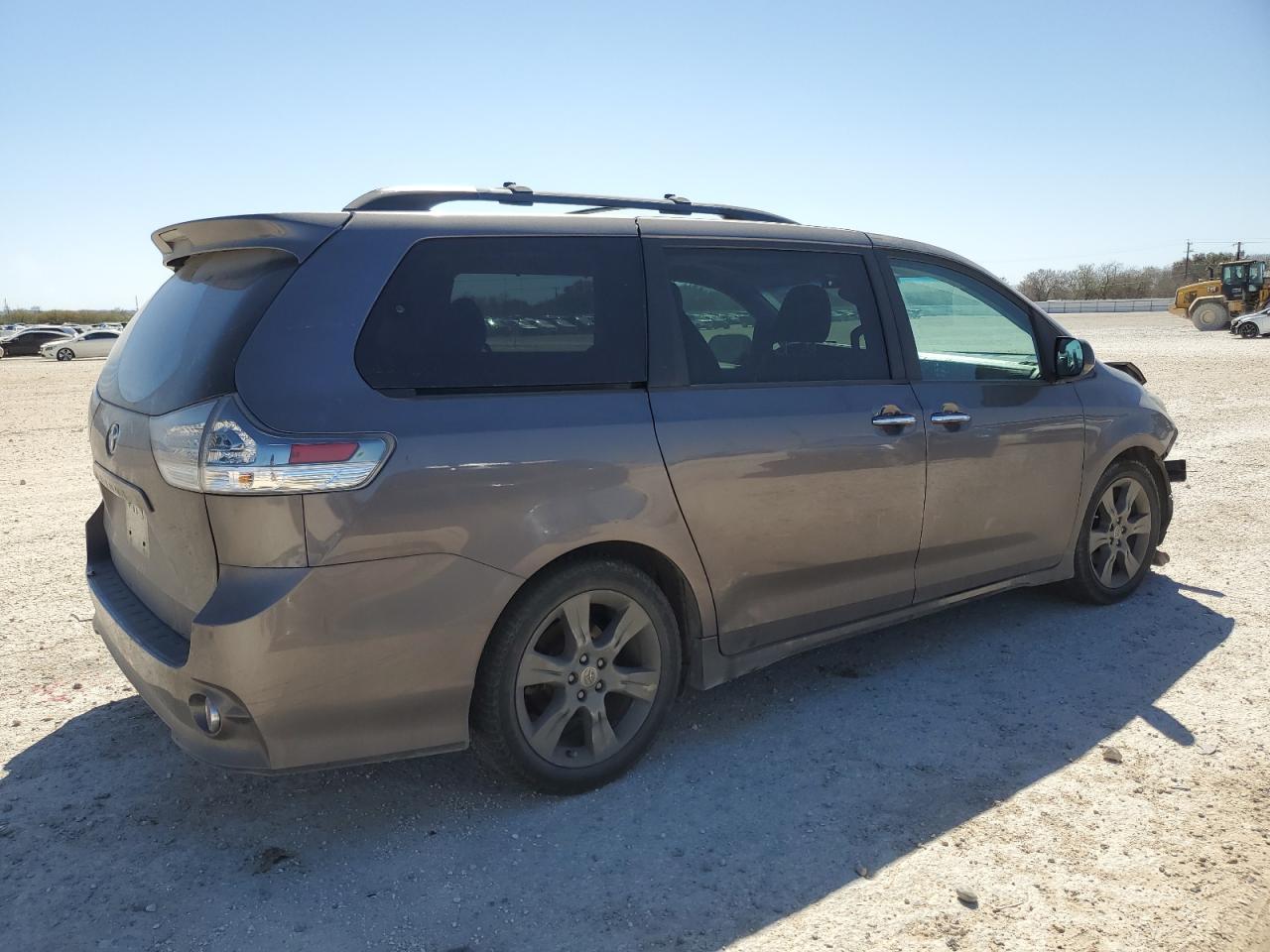 2015 TOYOTA SIENNA SPO - Фото 3