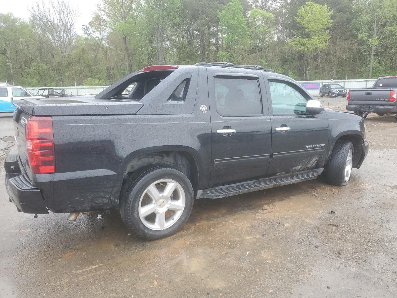 2013 CHEVROLET AVALANCHE - Фото 3