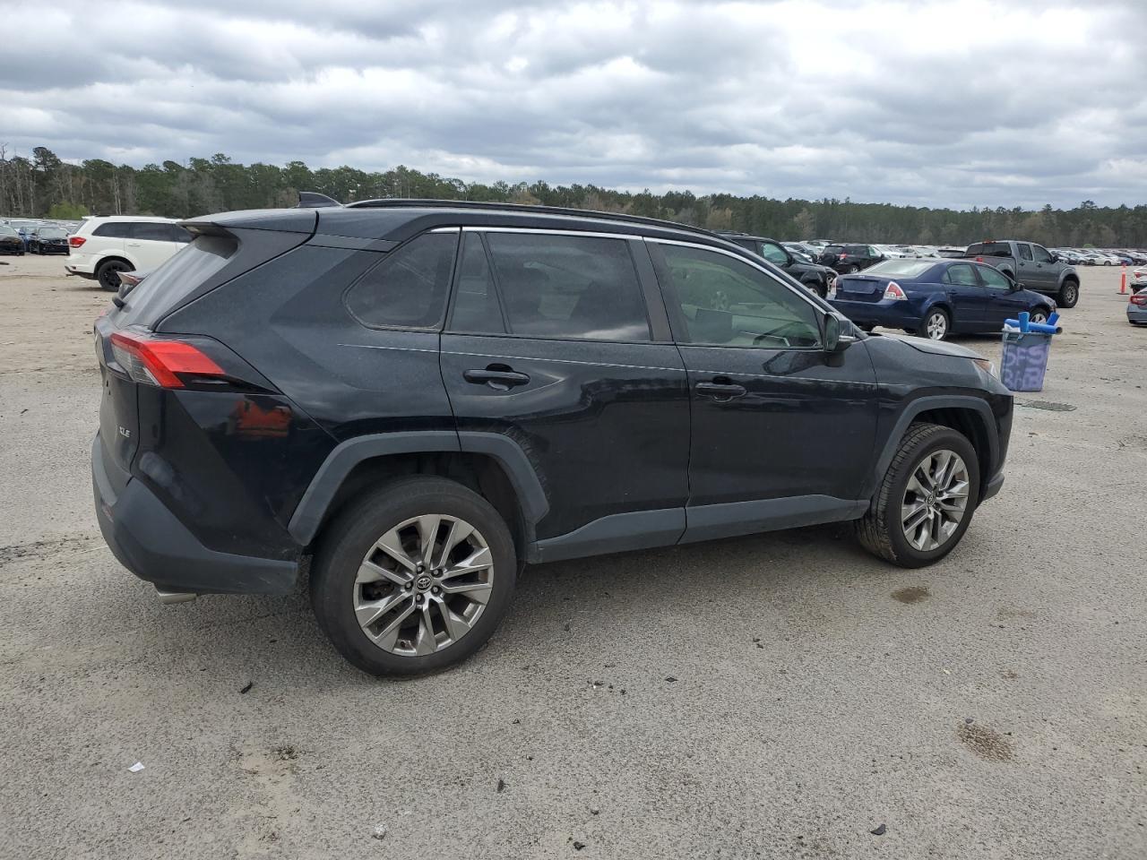 2019 TOYOTA RAV4 XLE P - Фото 3
