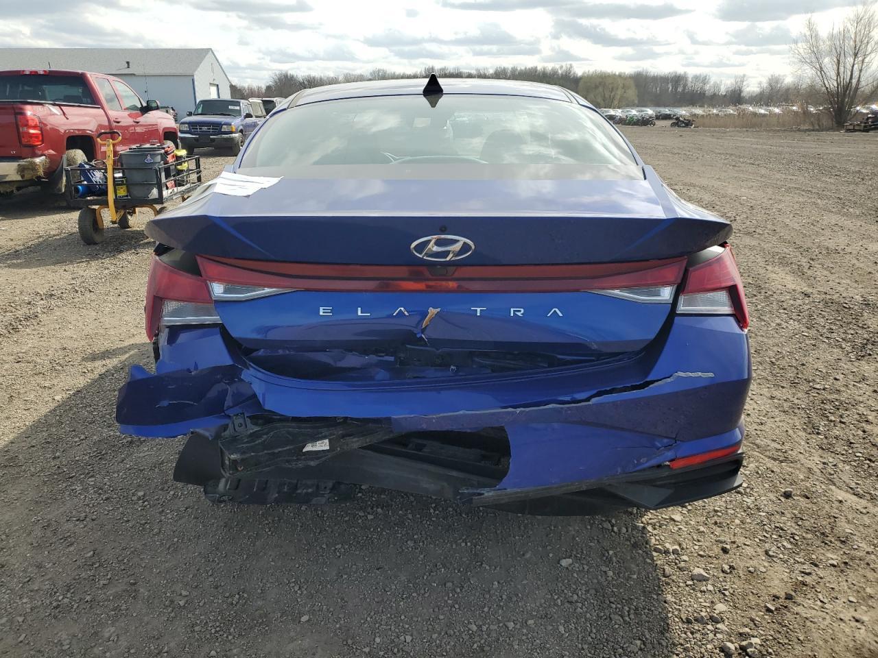 2022 HYUNDAI ELANTRA SE - Фото 6