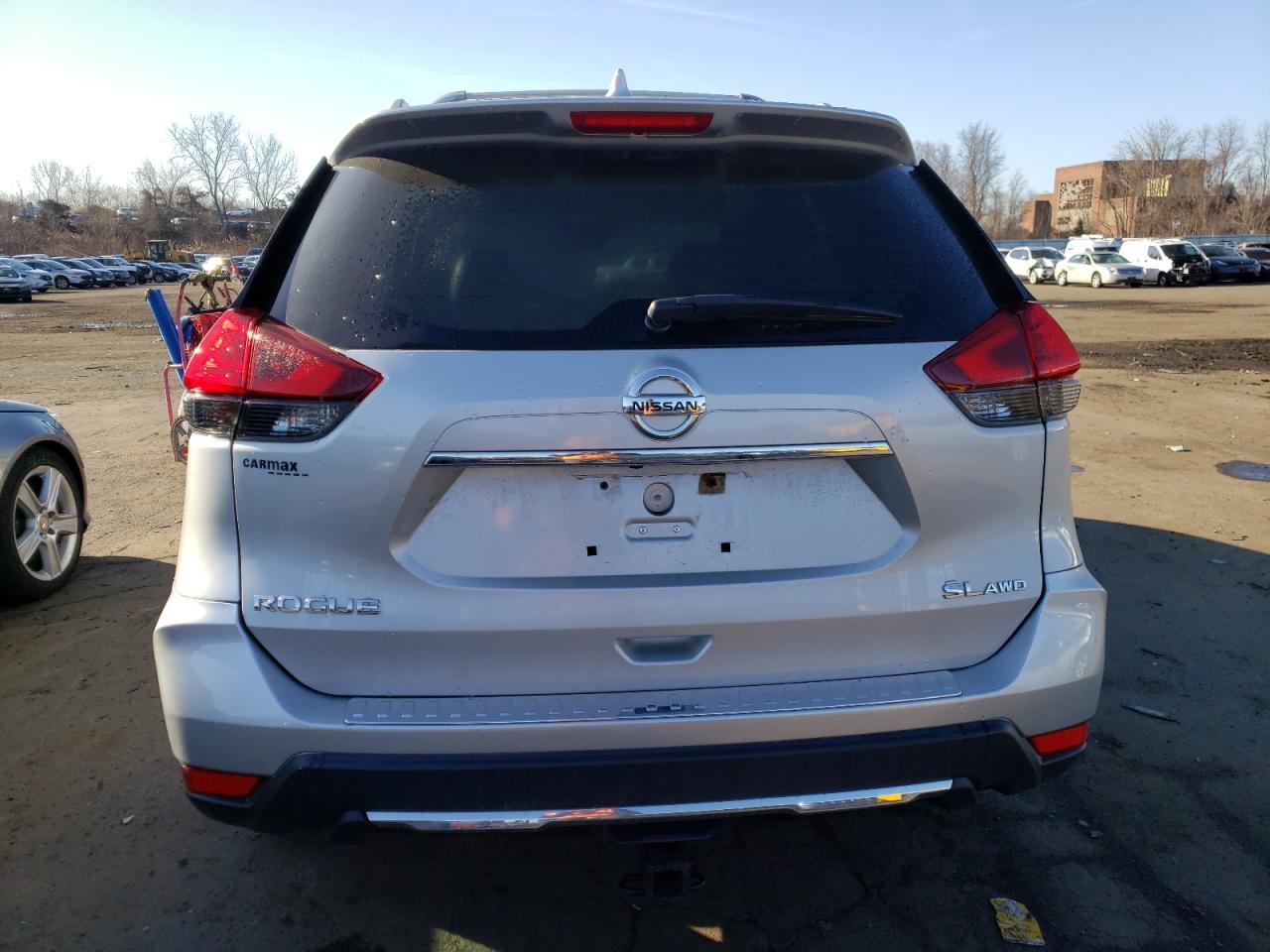 2017 NISSAN ROGUE SV - Image 6