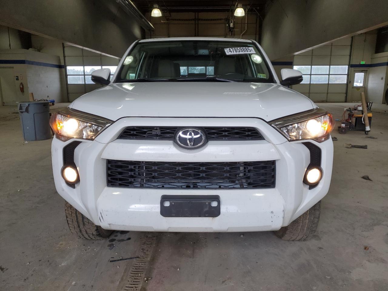 2017 TOYOTA 4RUNNER SR - Image 5