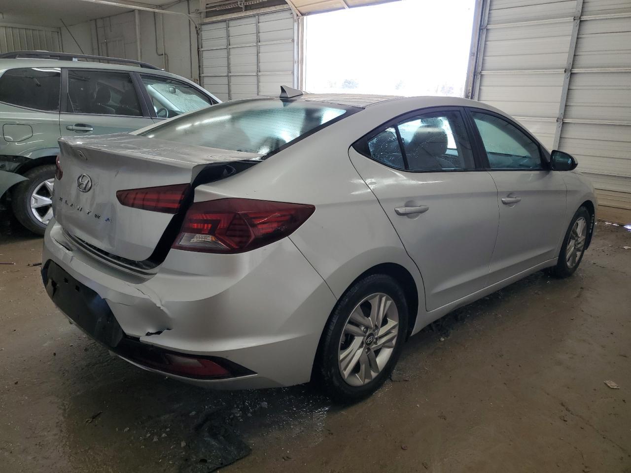 2019 HYUNDAI ELANTRA SE - Фото 3