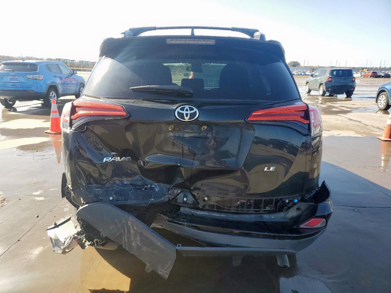 2017 TOYOTA RAV4 LE - Image 6