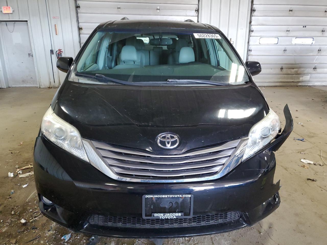 2015 TOYOTA SIENNA XLE - Фото 5