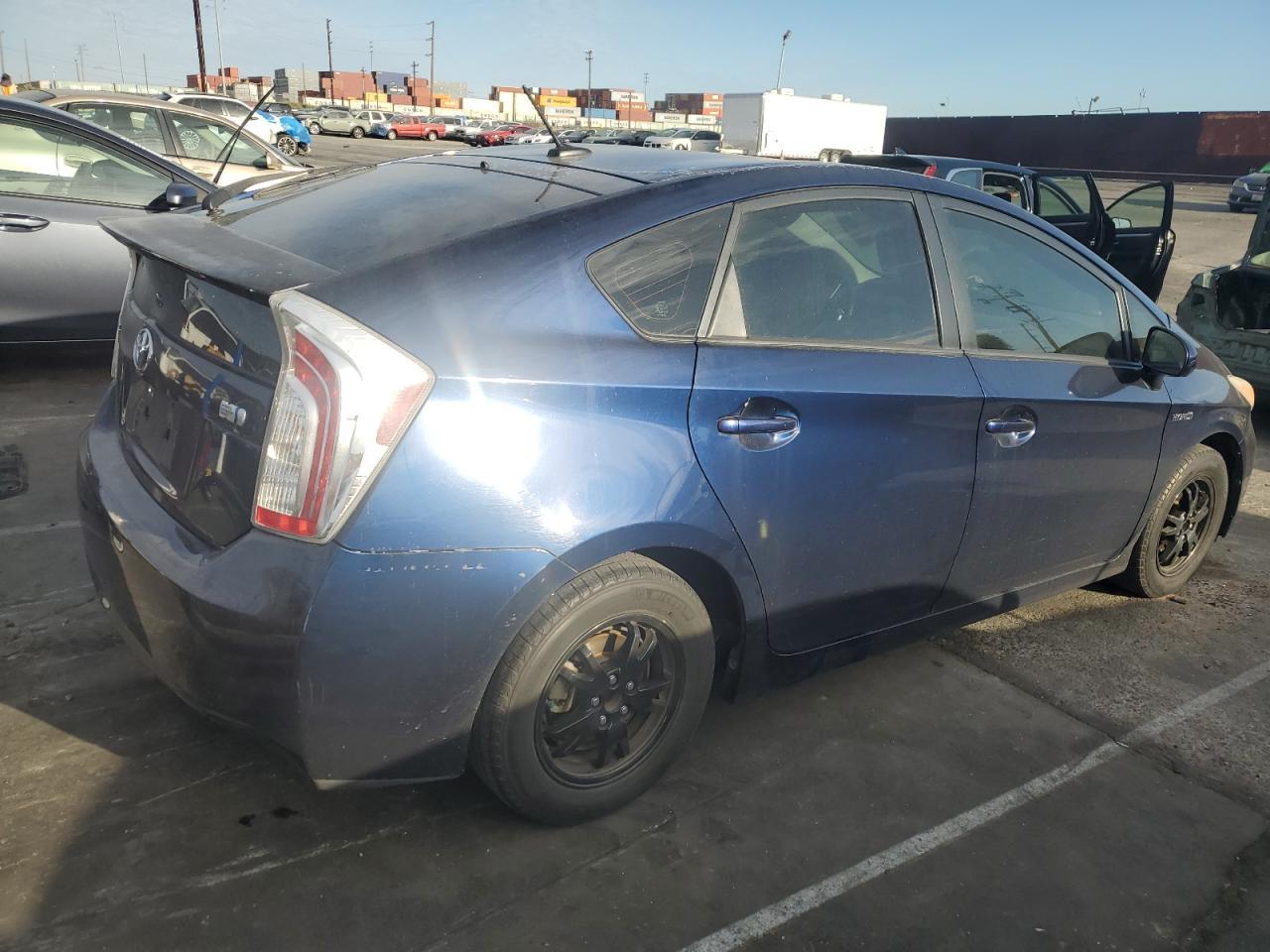 2015 TOYOTA PRIUS - Image 3