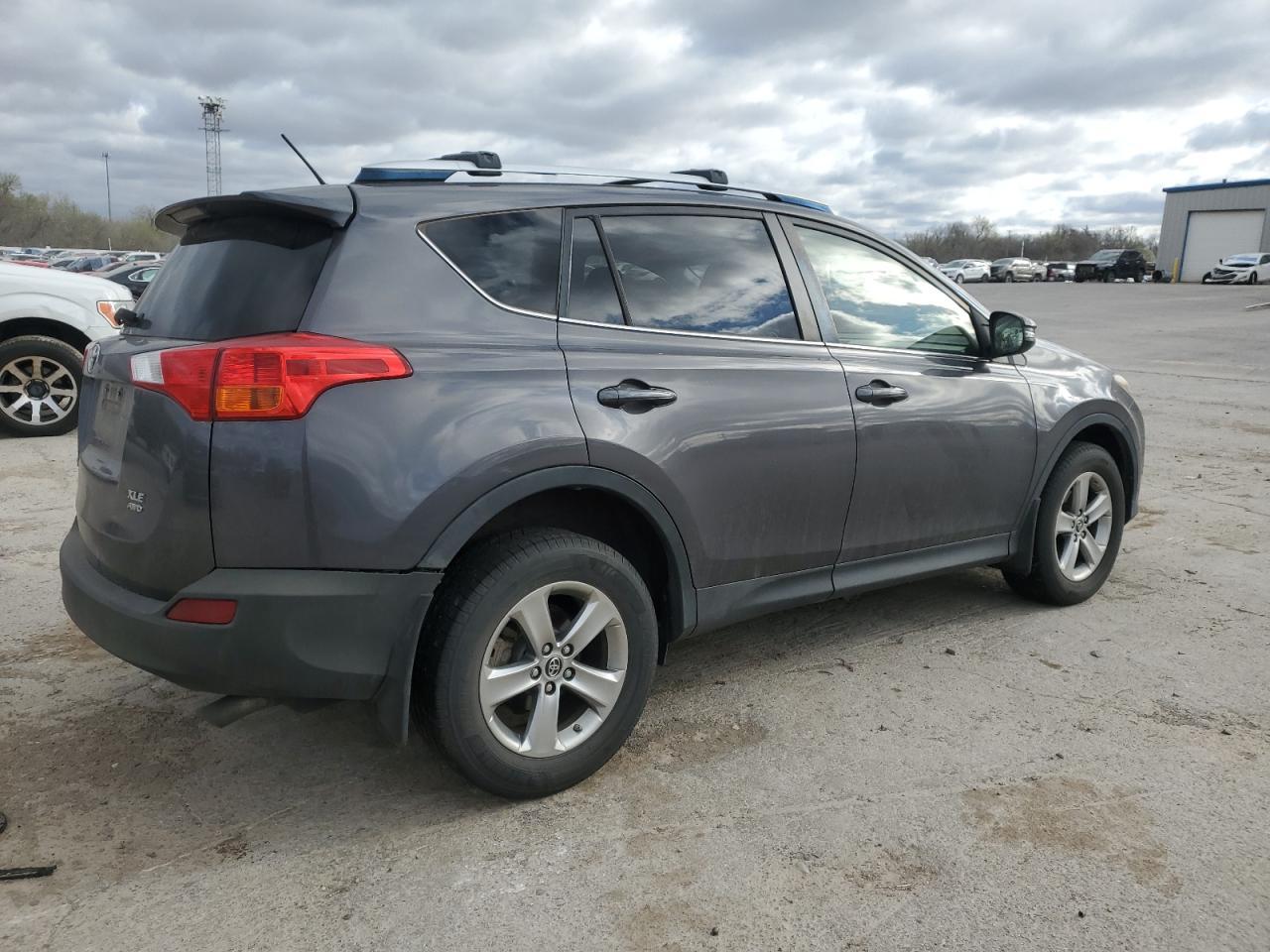 2015 TOYOTA RAV4 XLE - Фото 3