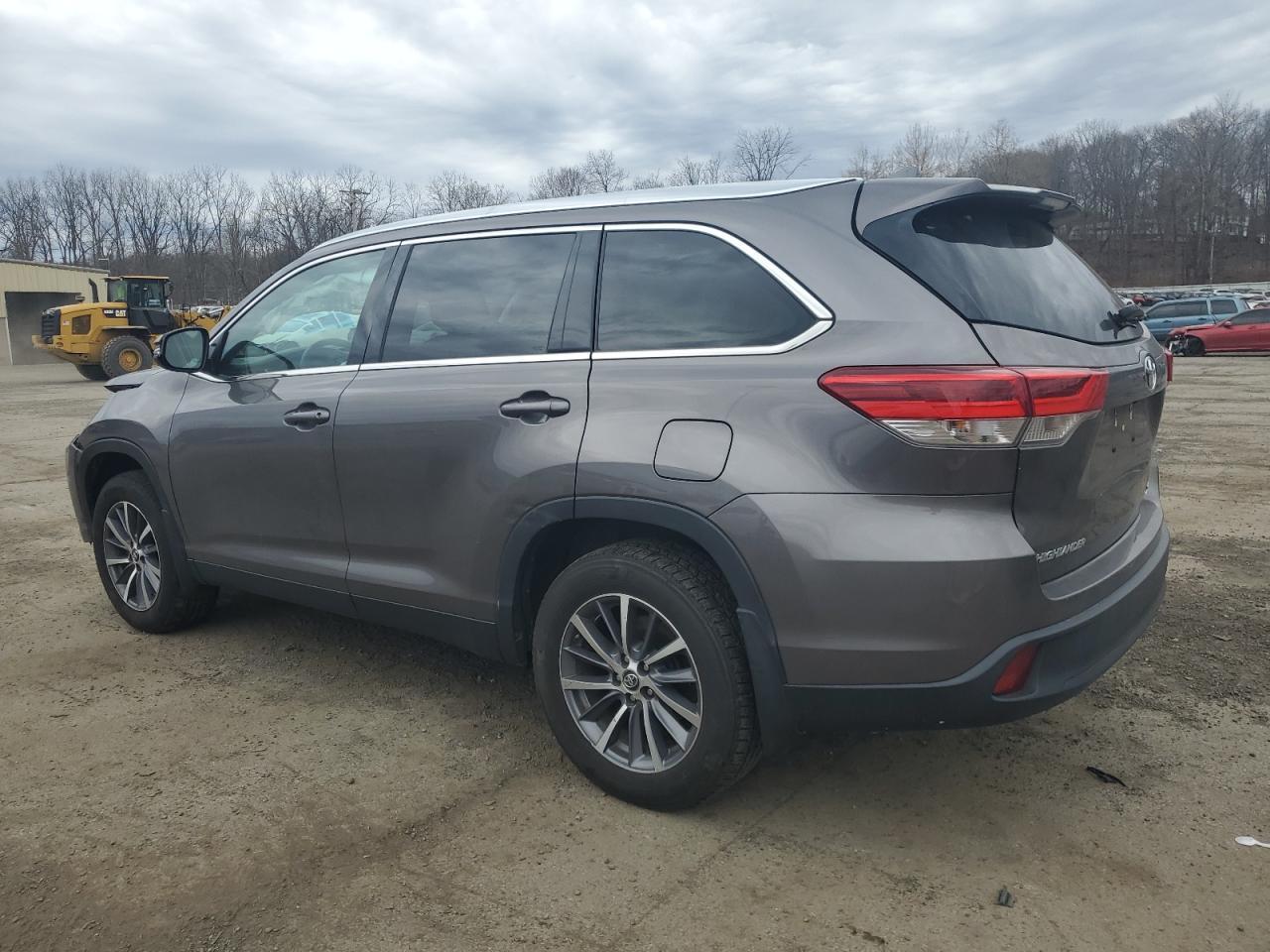 2019 TOYOTA HIGHLANDER - Image 2