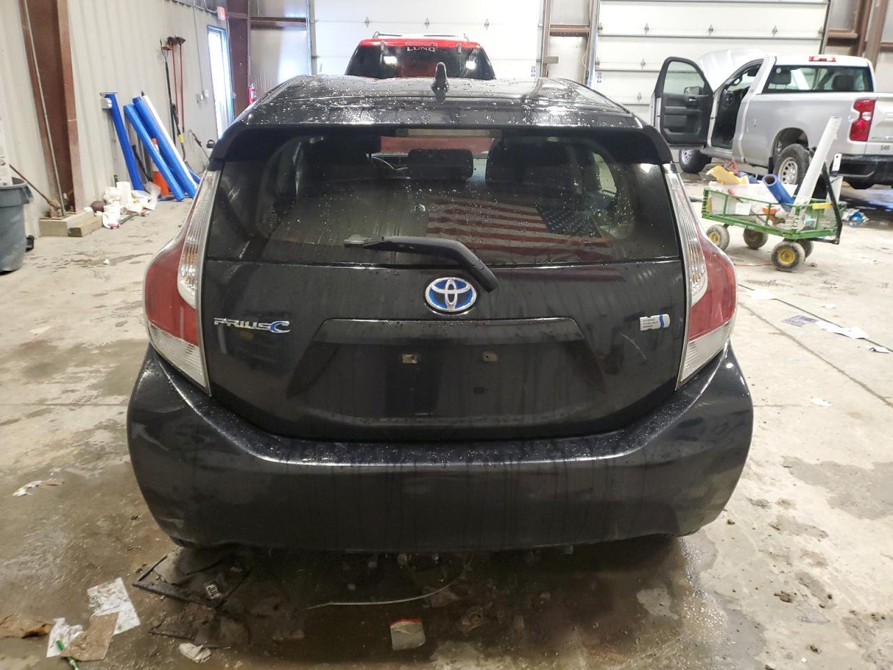 2016 TOYOTA PRIUS C - Фото 6