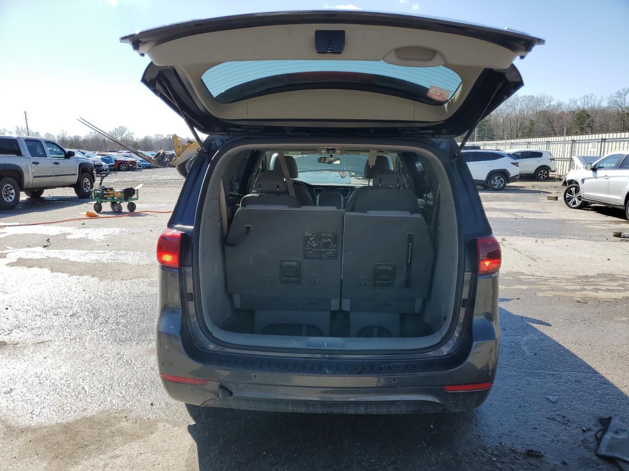 2016 KIA SEDONA LX - Image 6