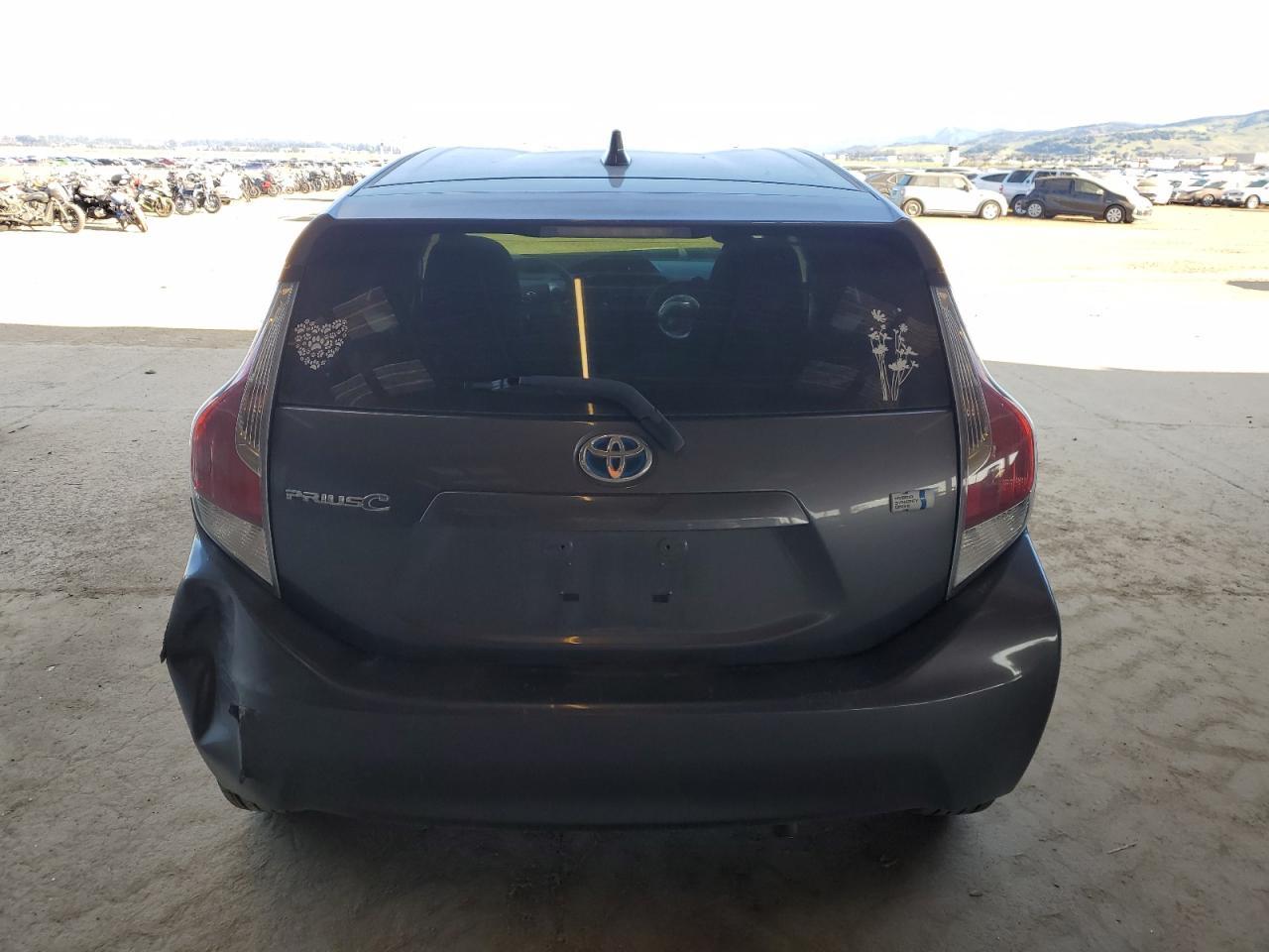 2015 TOYOTA PRIUS C - Image 6