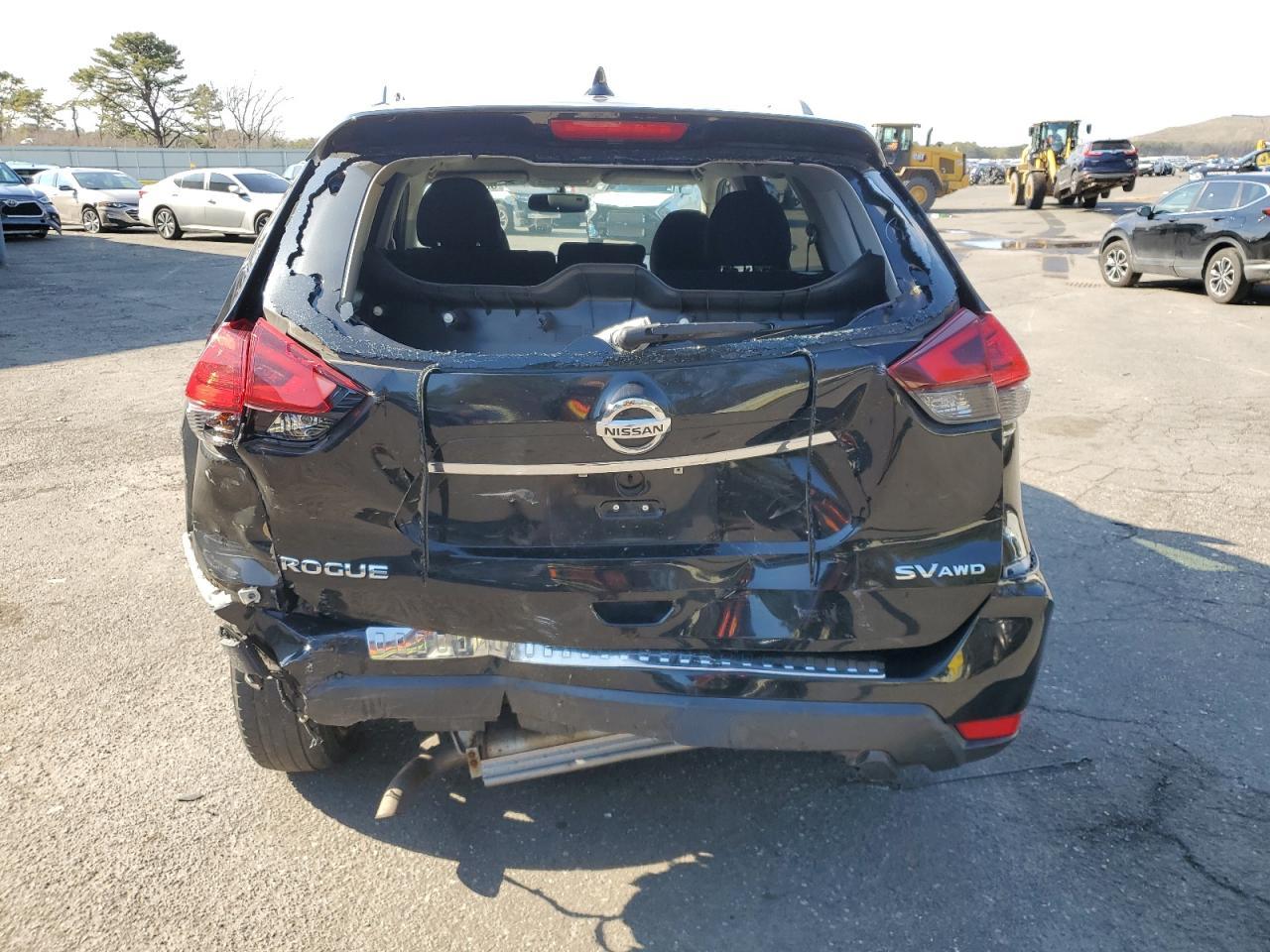2017 NISSAN ROGUE SV - Фото 6