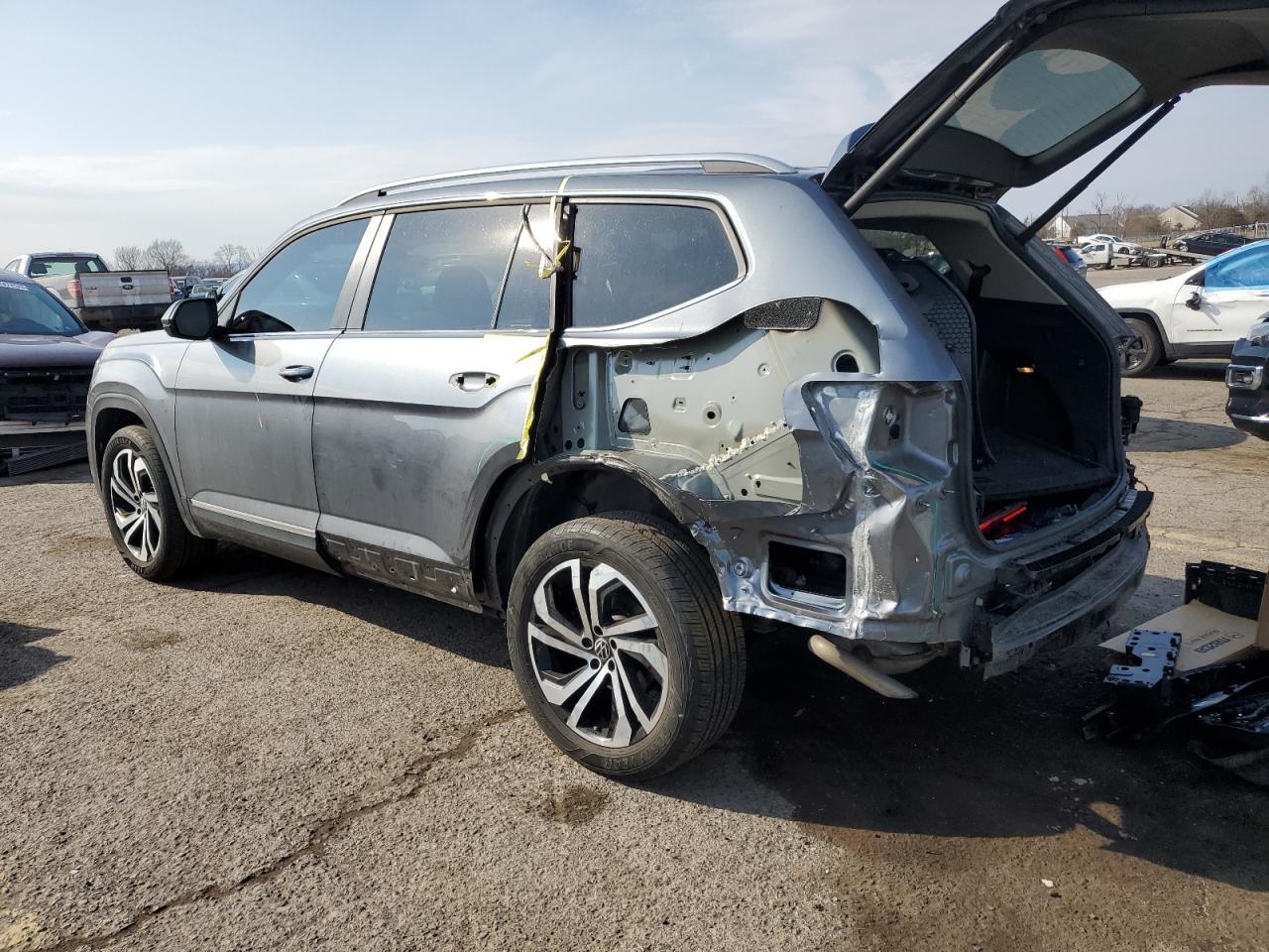 2022 VOLKSWAGEN ATLAS SEL - Фото 2