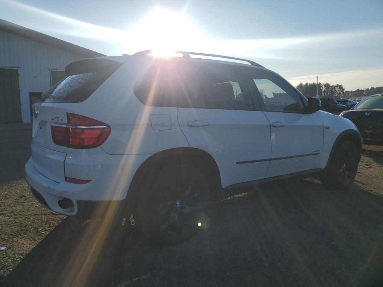 2013 BMW X5 XDRIVE3 - Image 3