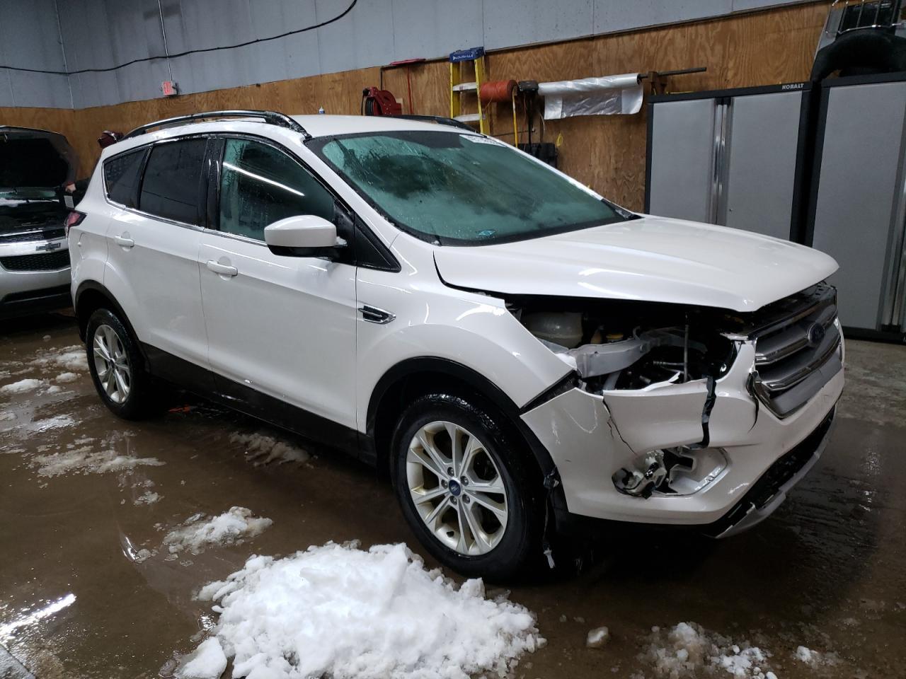 2017 FORD ESCAPE SE - Фото 4