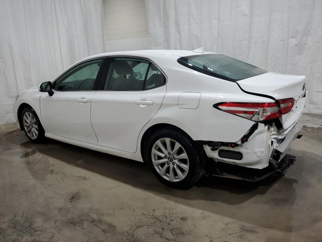 2020 TOYOTA CAMRY LE - Фото 2
