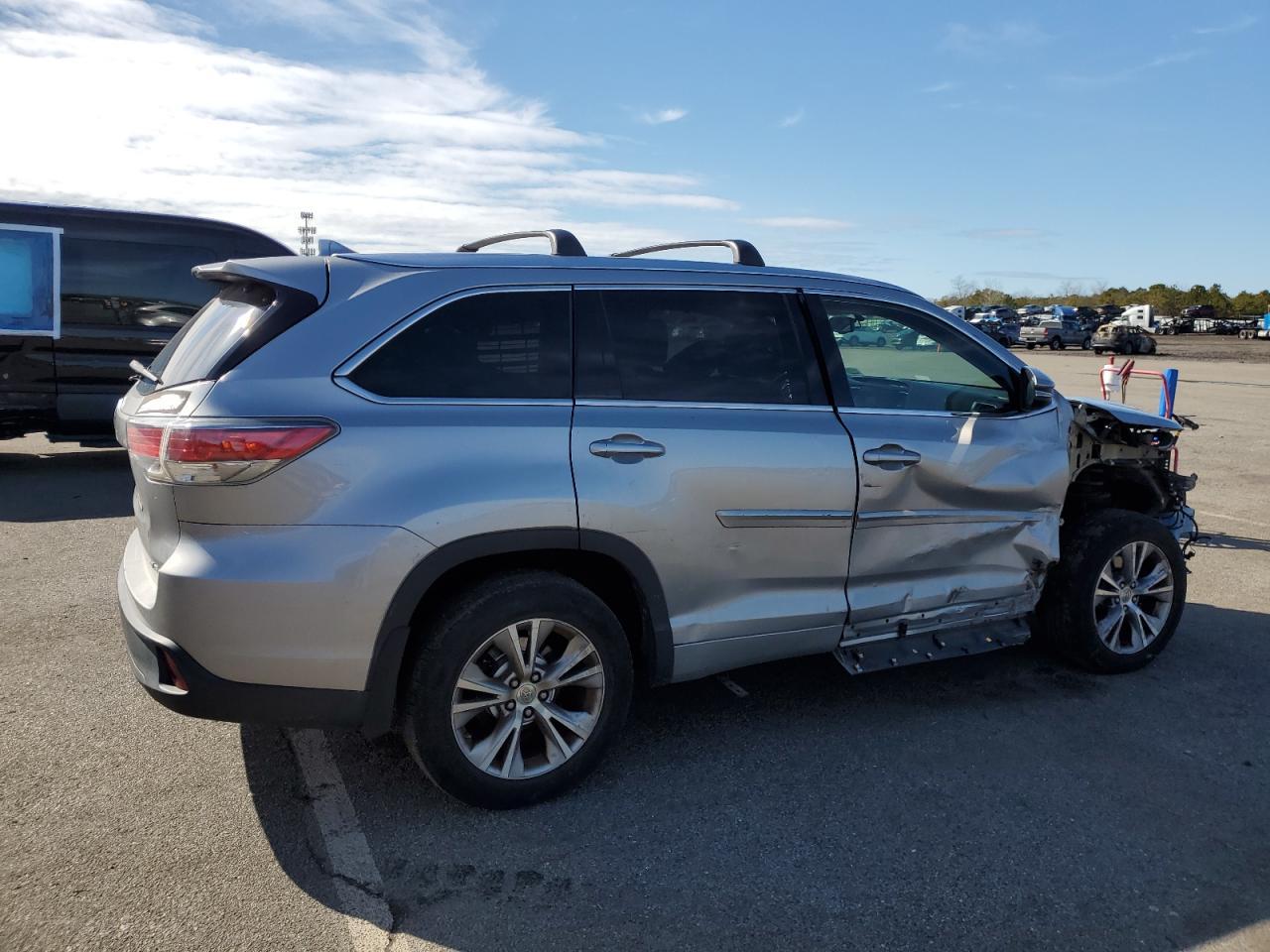 2015 TOYOTA HIGHLANDER - Фото 3