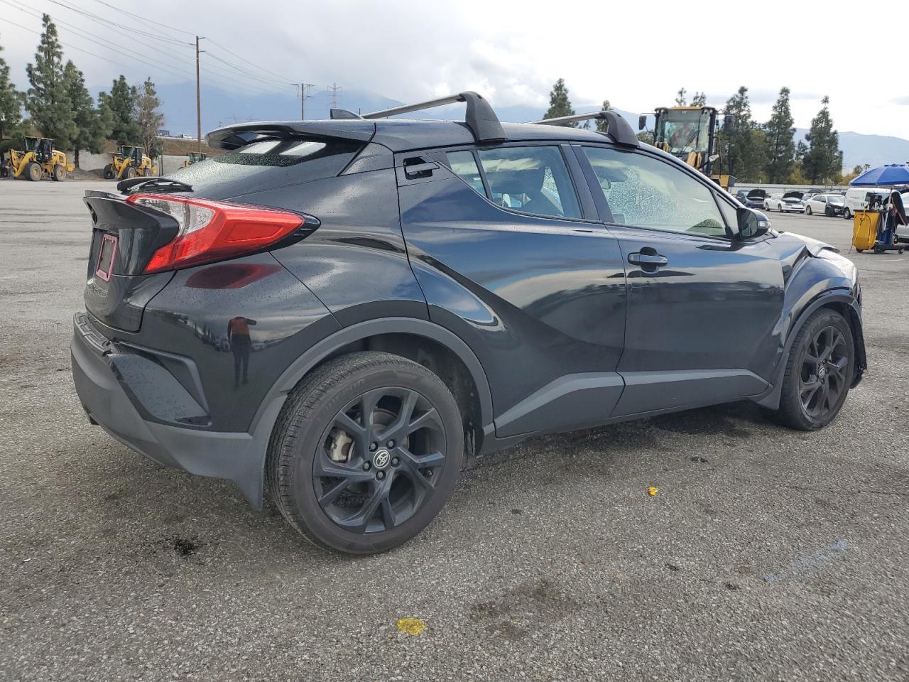 2021 TOYOTA C-HR XLE - Фото 3