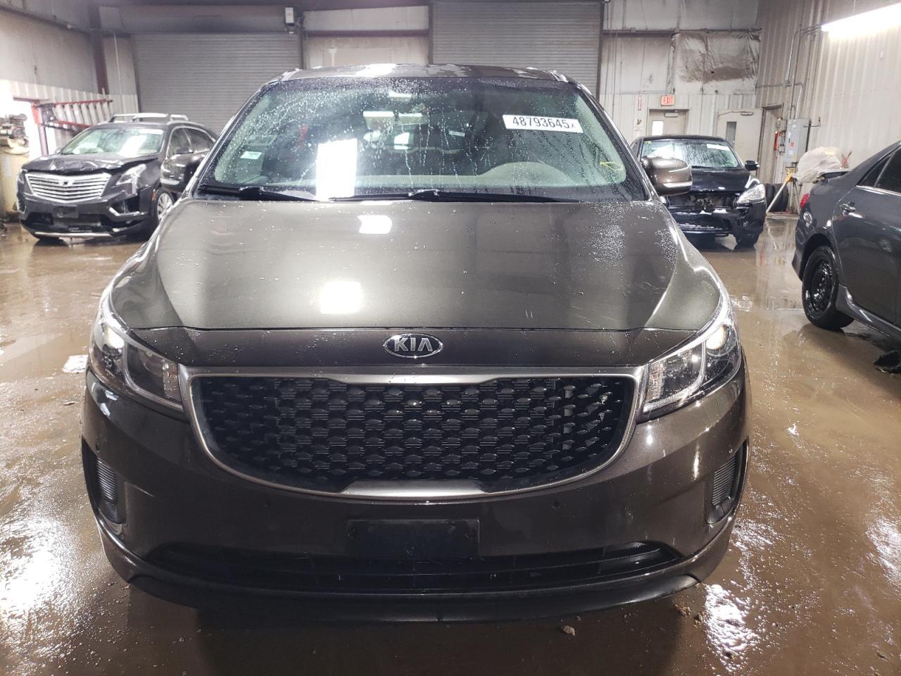 2017 KIA SEDONA LX - Image 5