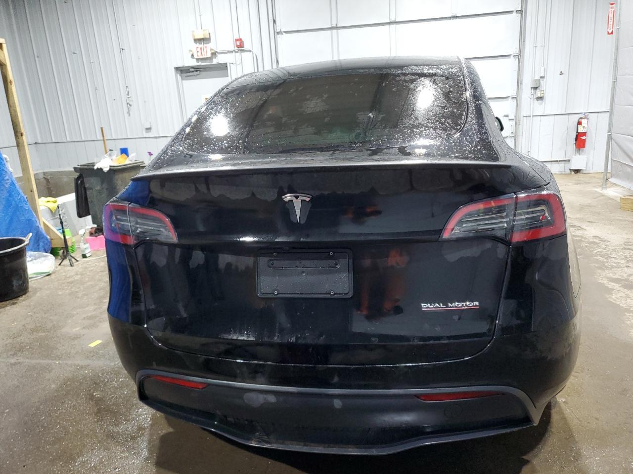 2025 TESLA MODEL Y - Фото 6