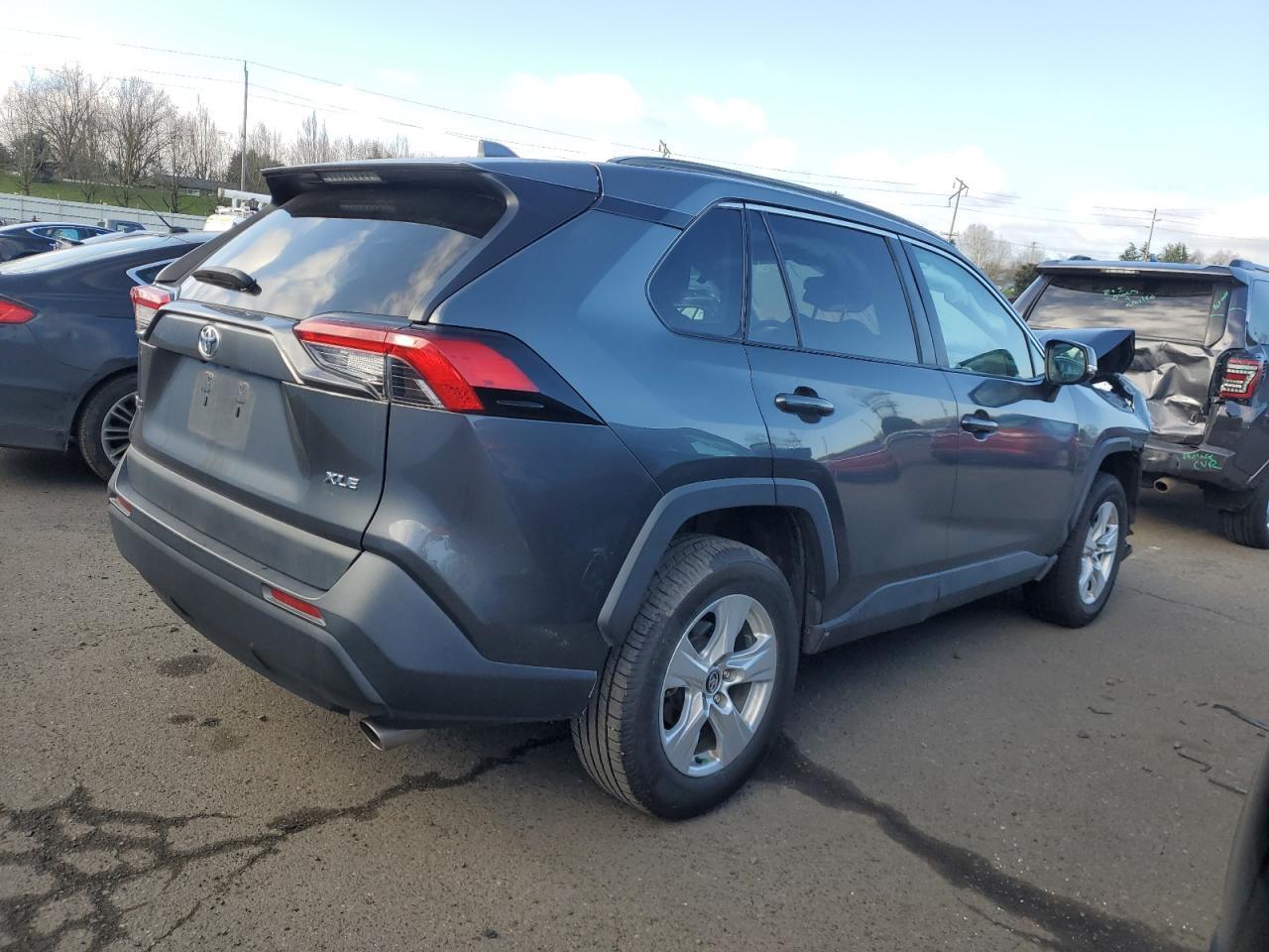 2020 TOYOTA RAV4 XLE - Image 3
