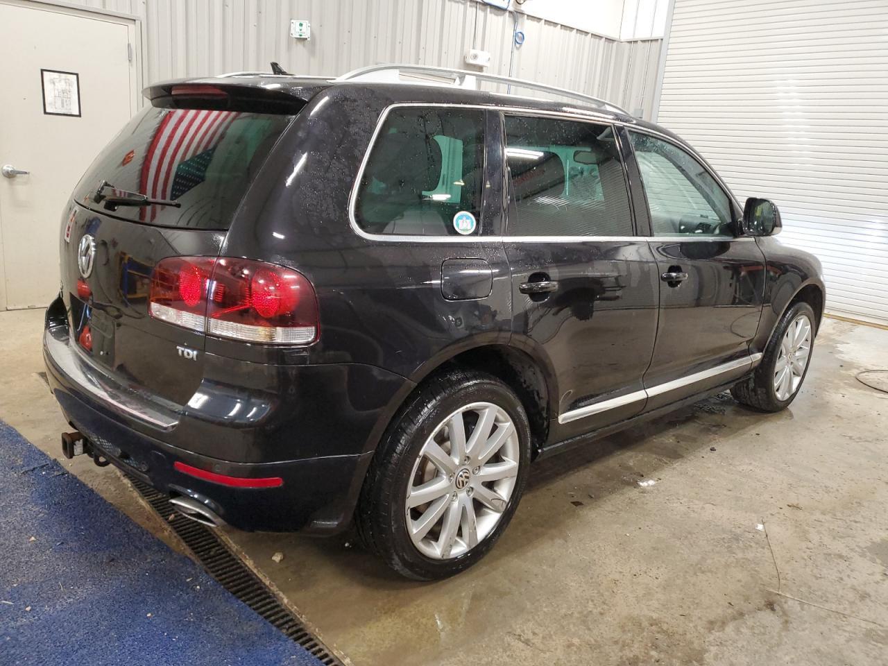 2010 VOLKSWAGEN TOUAREG TD - Image 3