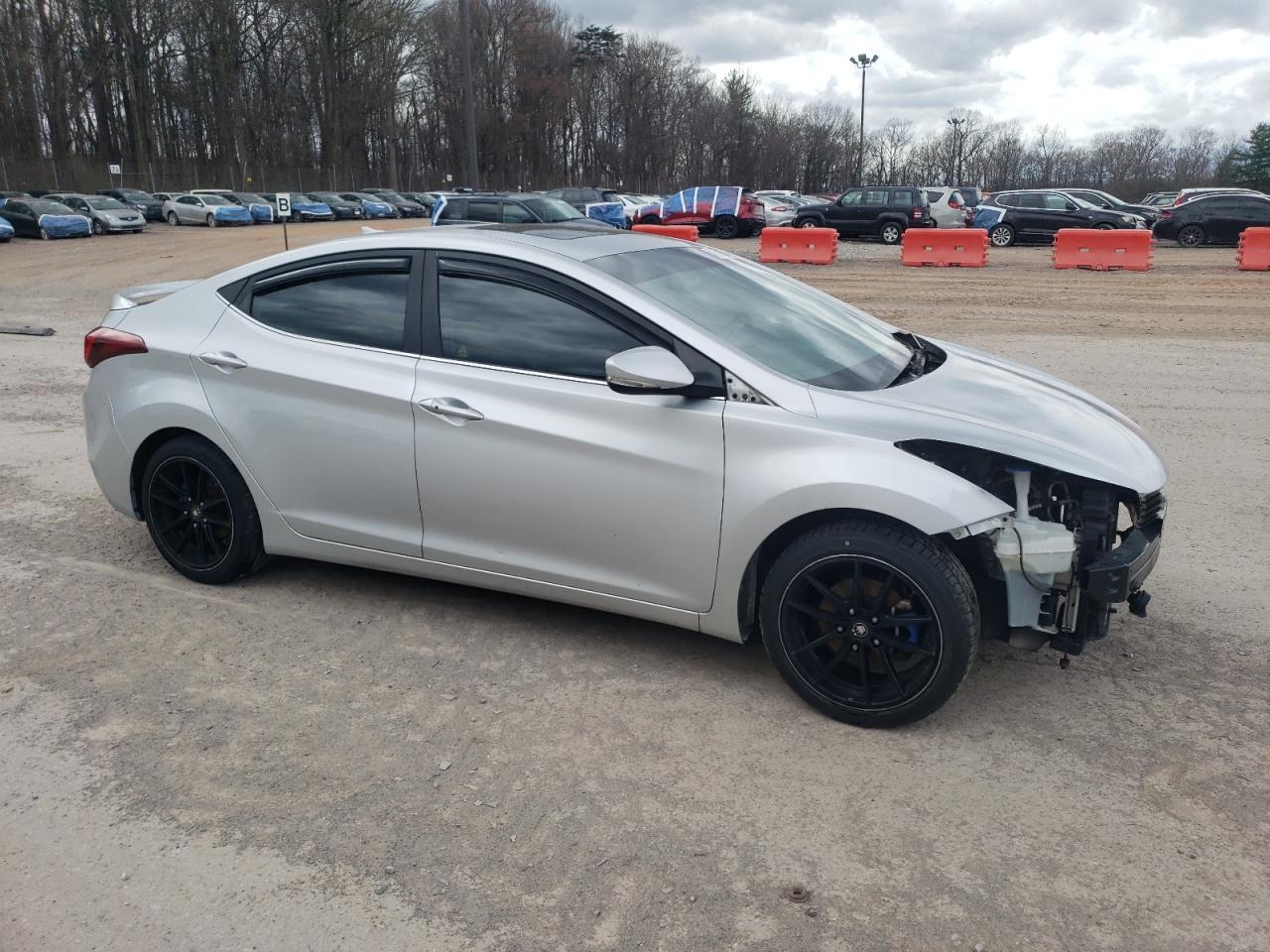 2015 HYUNDAI ELANTRA SE - Image 4