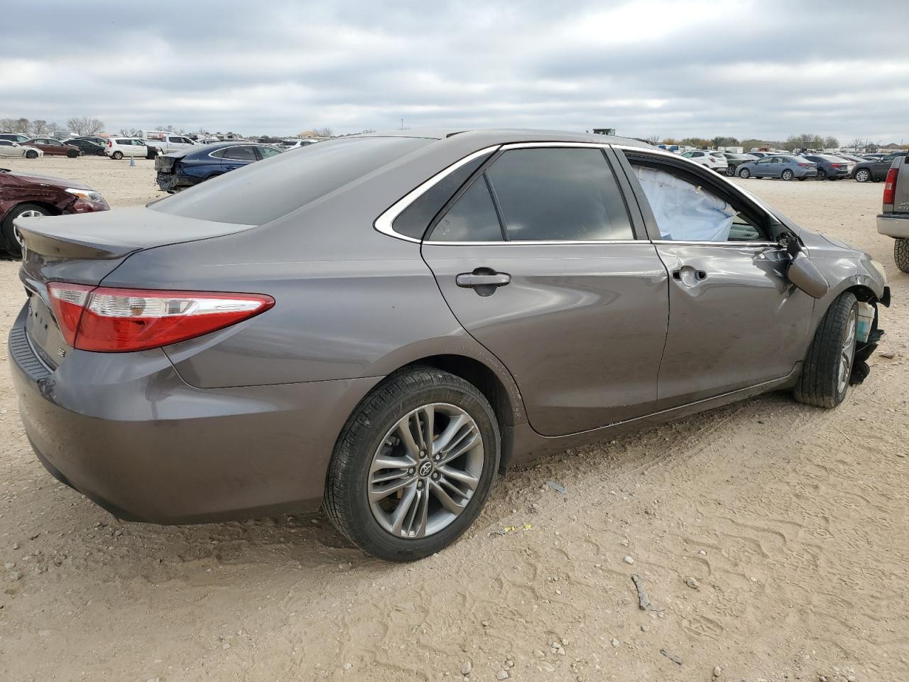 2016 TOYOTA CAMRY LE - Фото 3