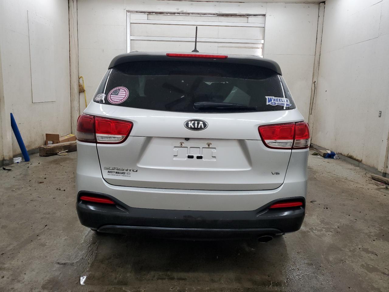 2017 KIA SORENTO LX - Image 6