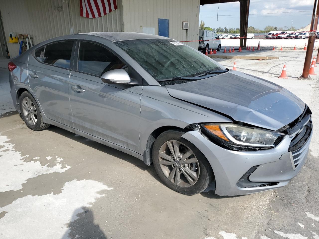 2017 HYUNDAI ELANTRA SE - Image 4