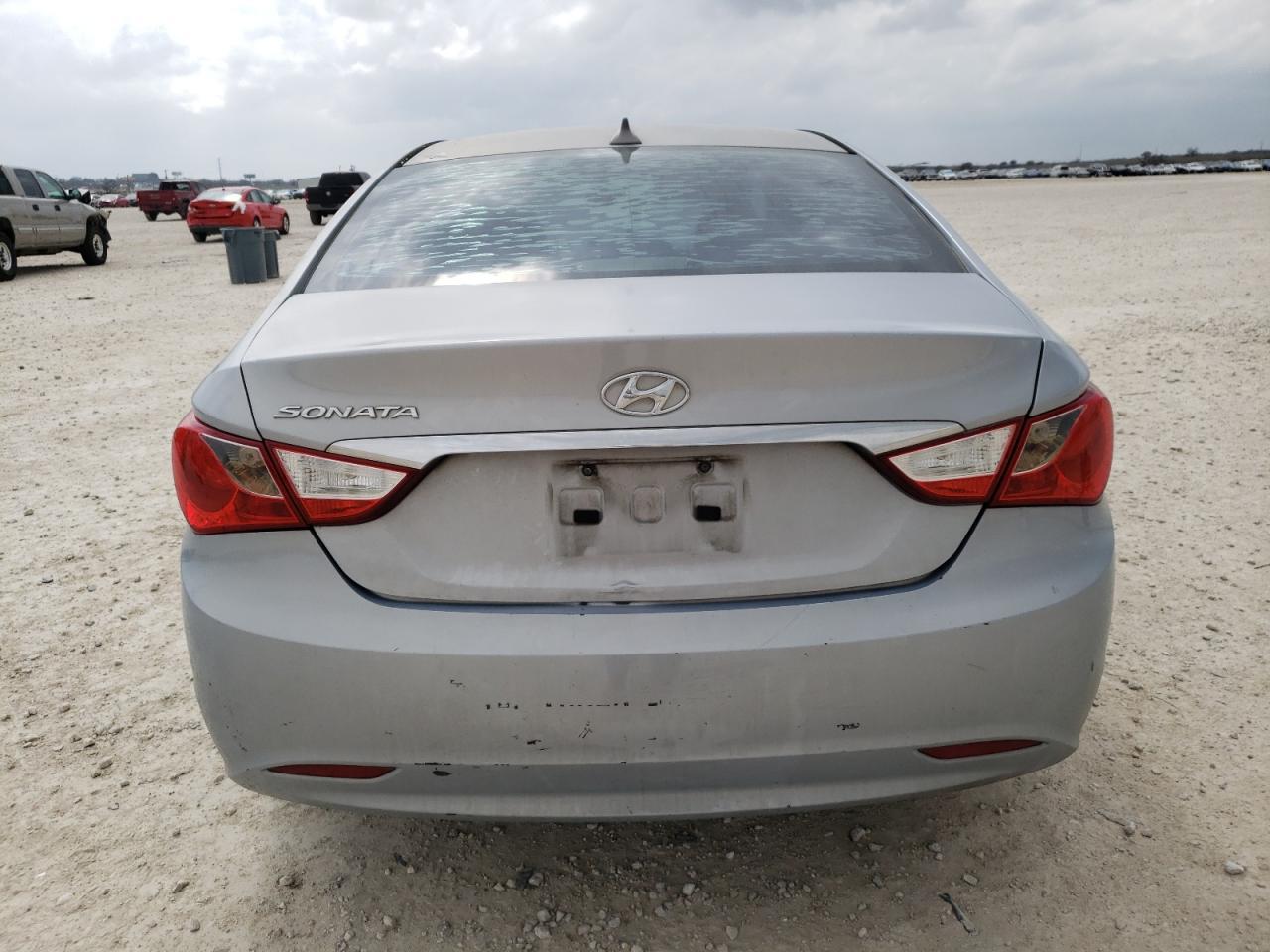 2013 HYUNDAI SONATA GLS - Image 6