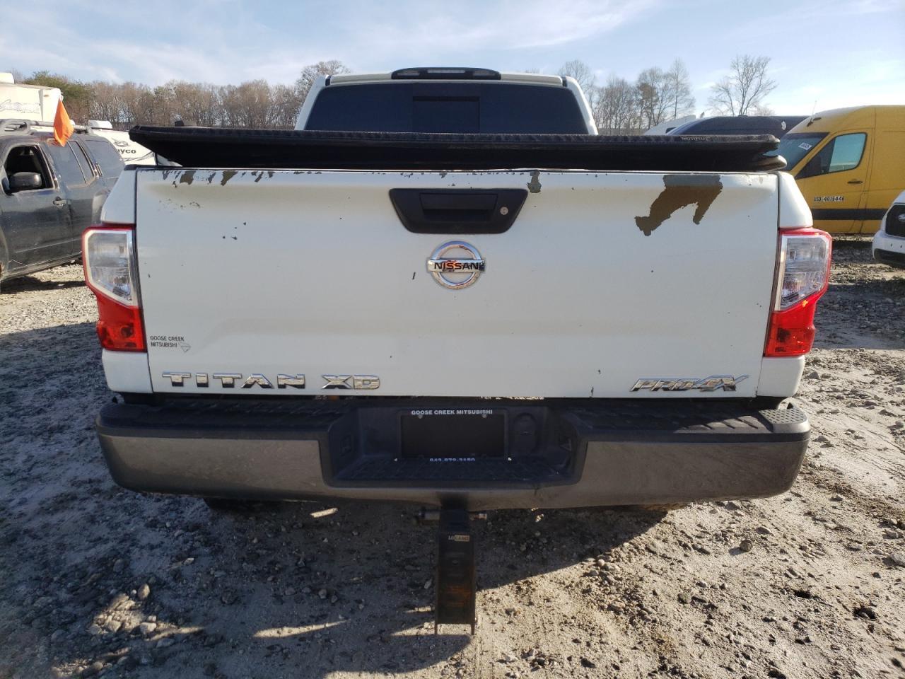 2017 NISSAN TITAN XD S - Фото 6