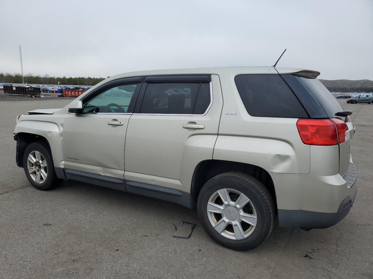 2013 GMC TERRAIN SL - Image 2