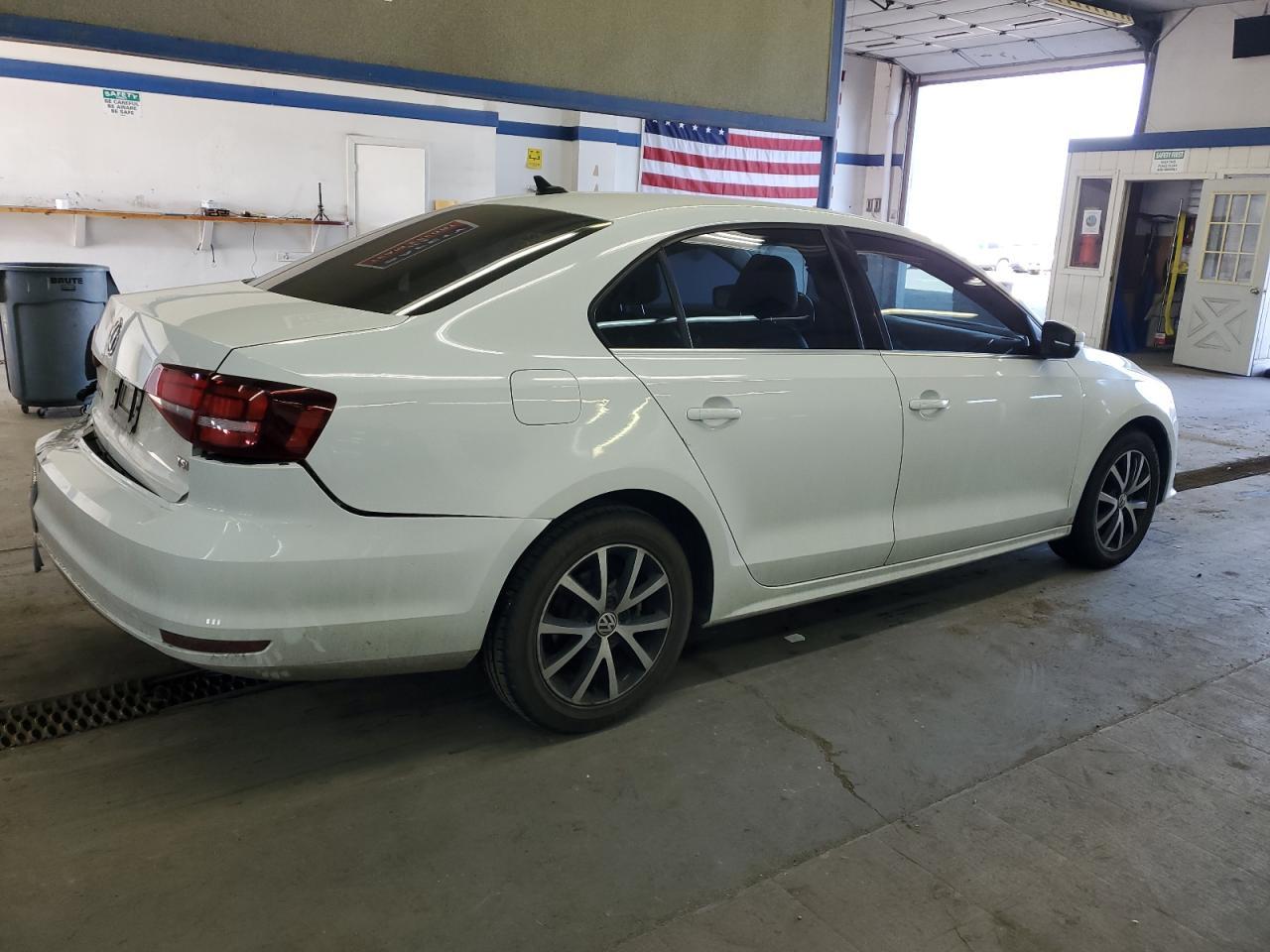 2017 VOLKSWAGEN JETTA SE - Image 3