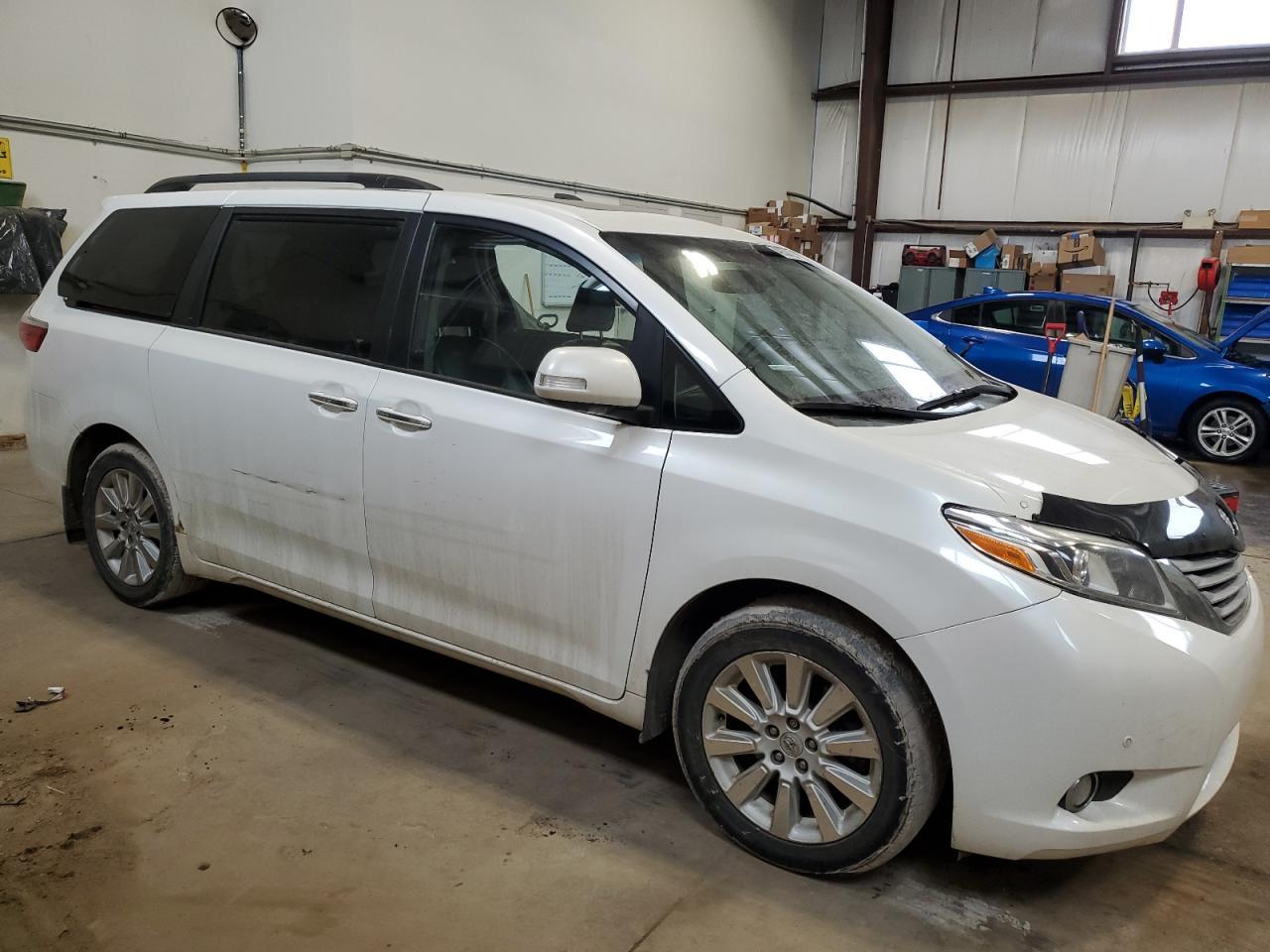 2015 TOYOTA SIENNA XLE - Фото 4