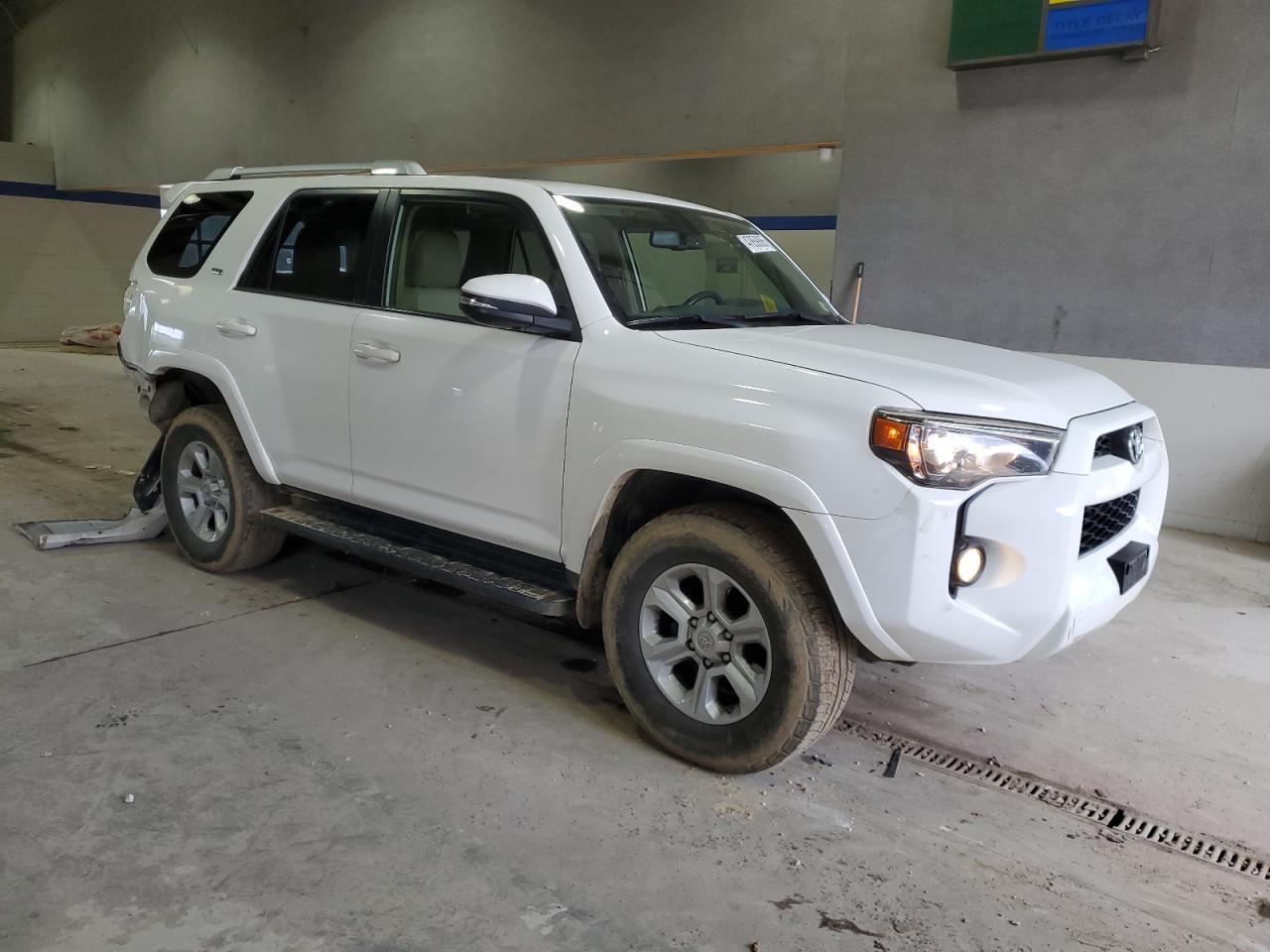 2017 TOYOTA 4RUNNER SR - Image 4