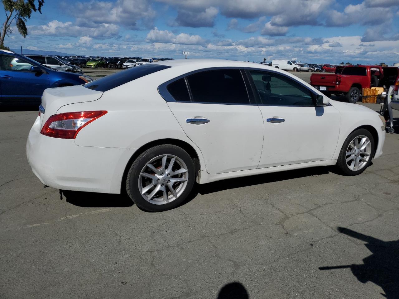 2011 NISSAN MAXIMA S - Фото 3